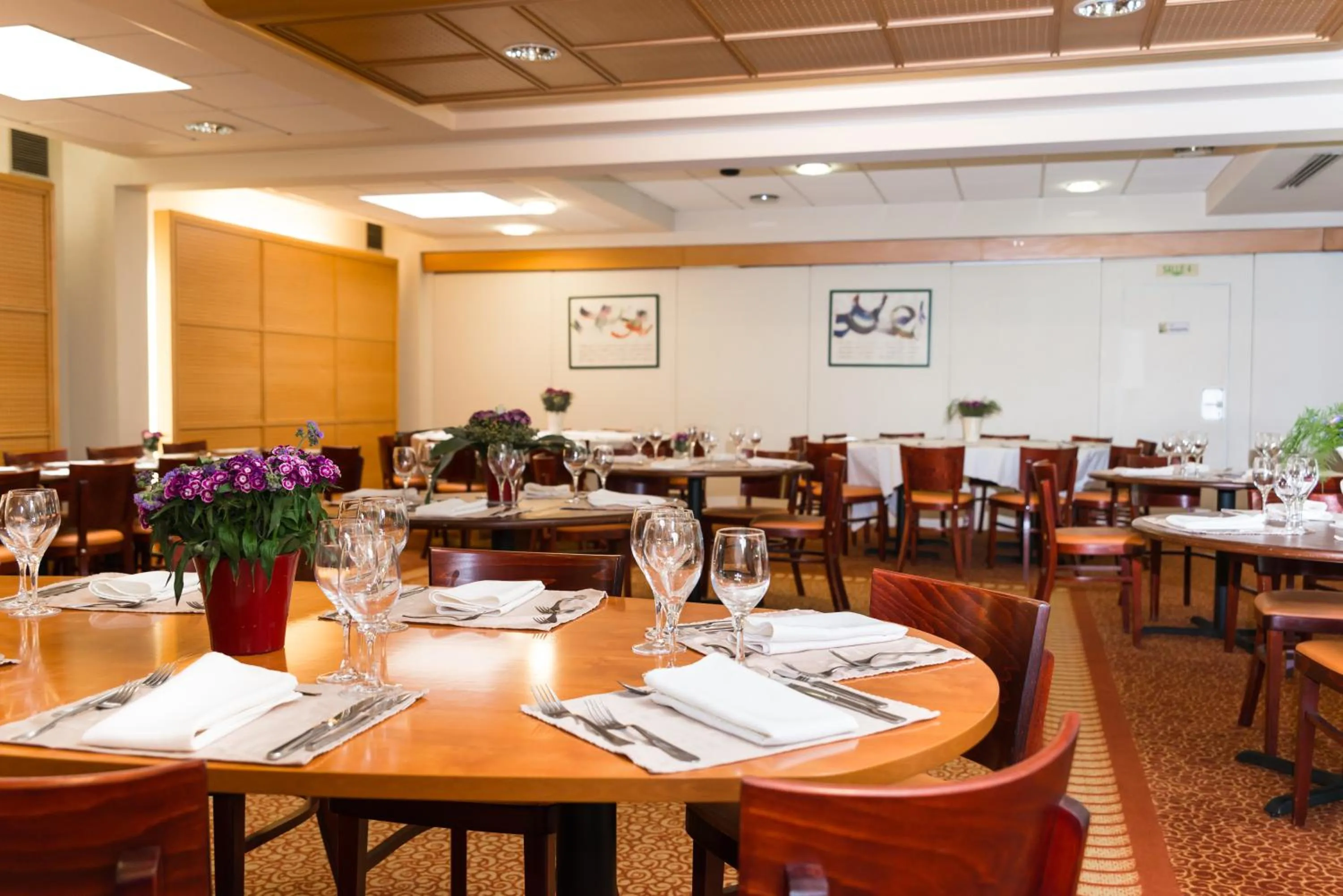 Restaurant/places to eat in Brit Hotel Rennes Cesson