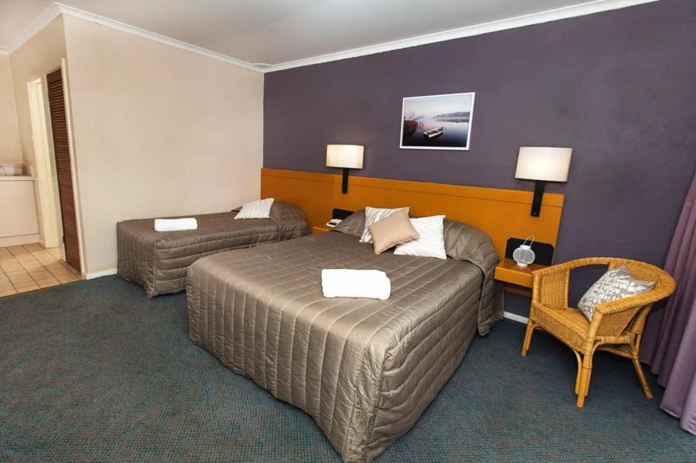 Bed in Kalgoorlie Overland Motel