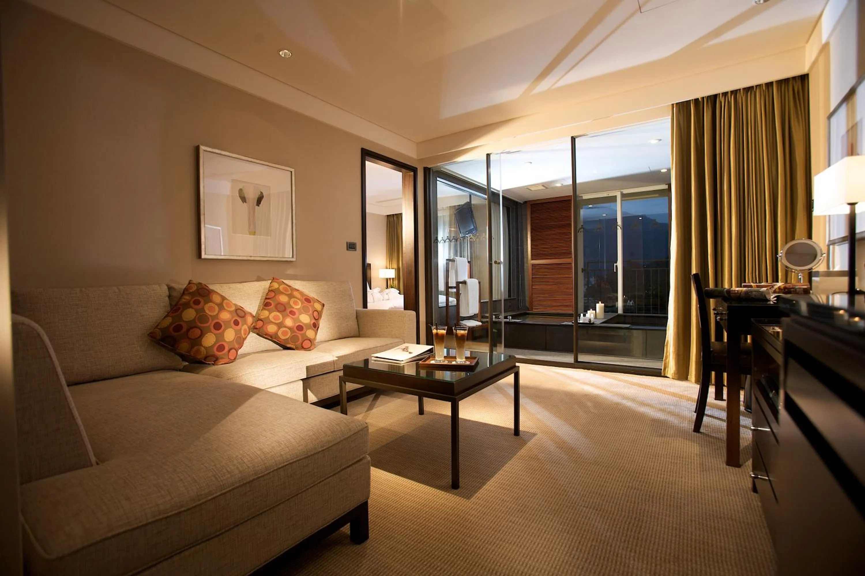 Living room, Bed in RSL Cold & Hot Springs Resort Suao