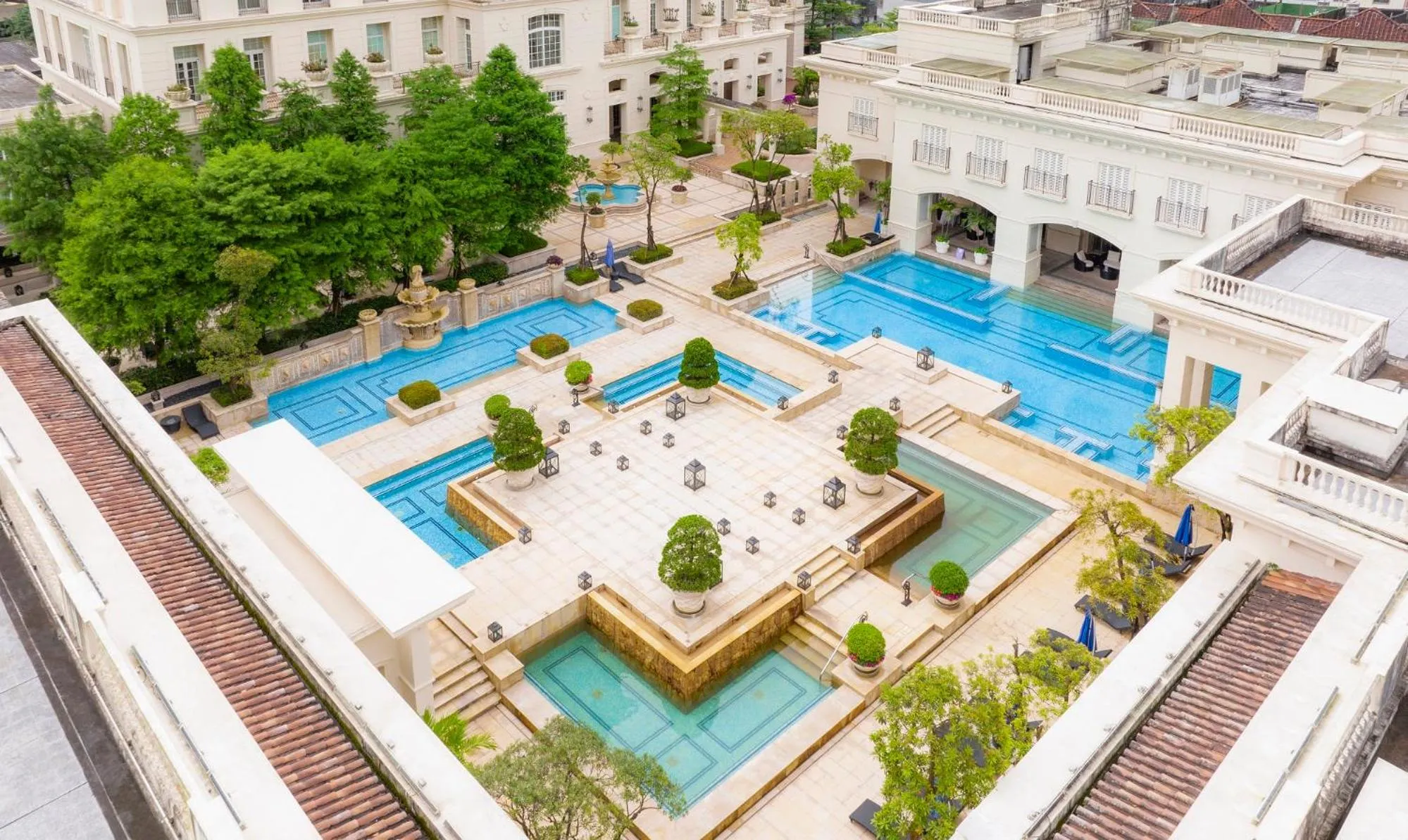 Inner courtyard view in RSL Cold & Hot Springs Resort Suao