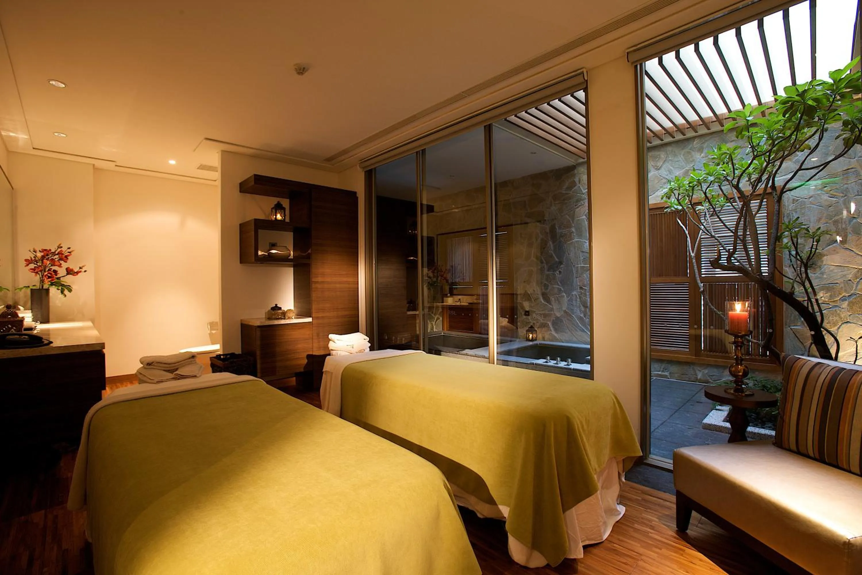 Massage, Bed in RSL Cold & Hot Springs Resort Suao