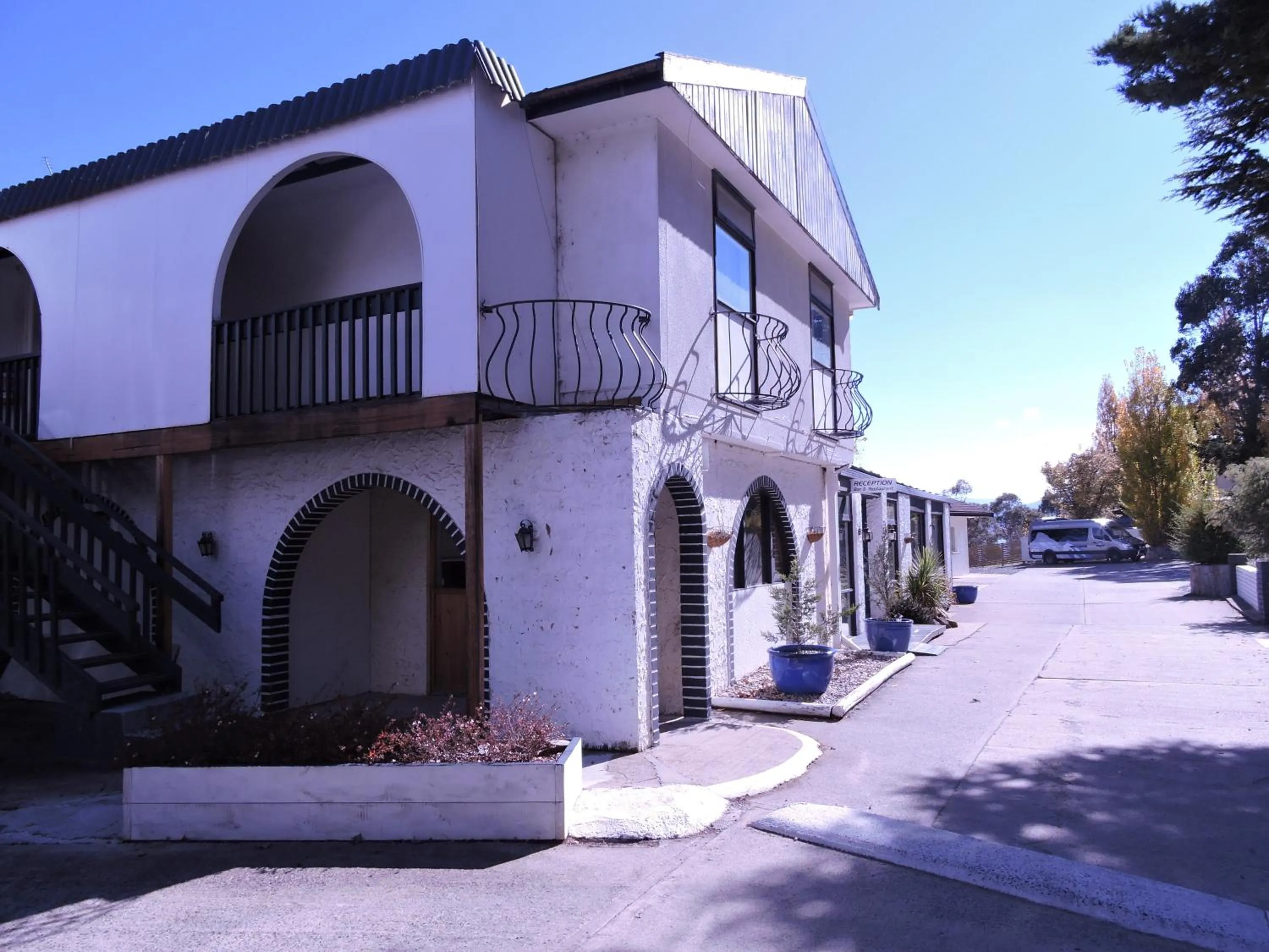 Property building in Siesta Villa