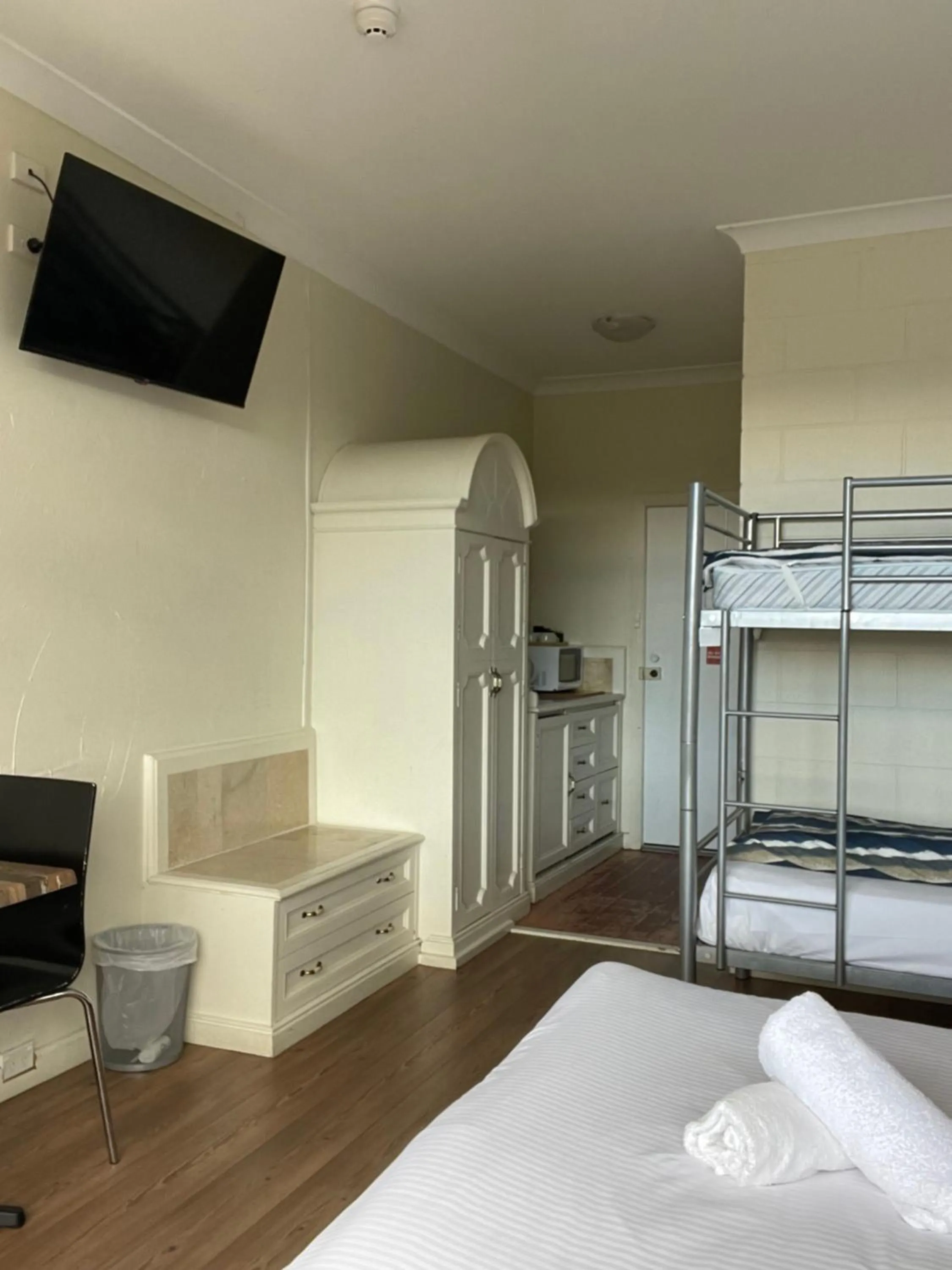 Photo of the whole room, Bed in Siesta Villa