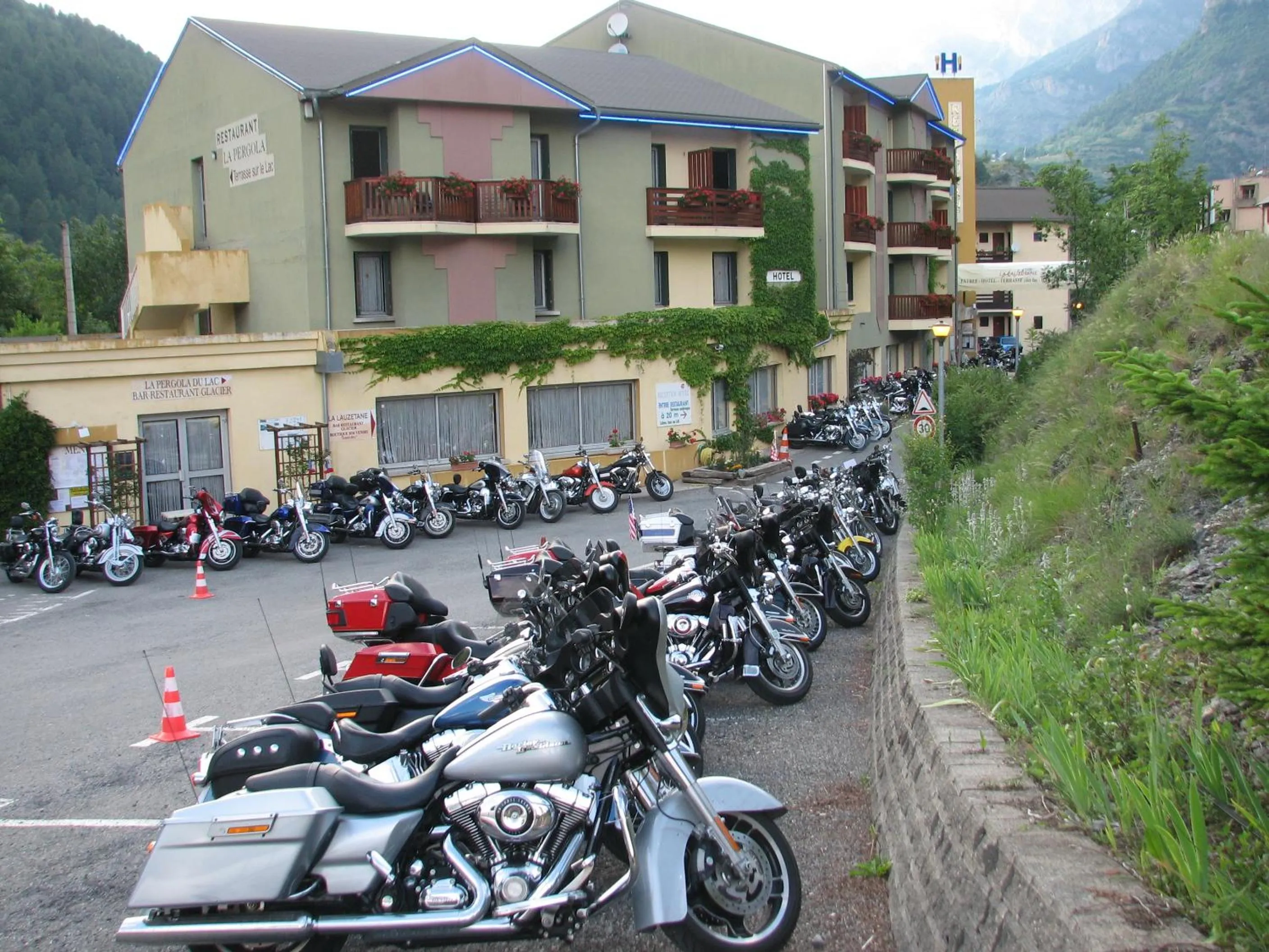 Facade/entrance in Hotel-Restaurant La Lauzétane