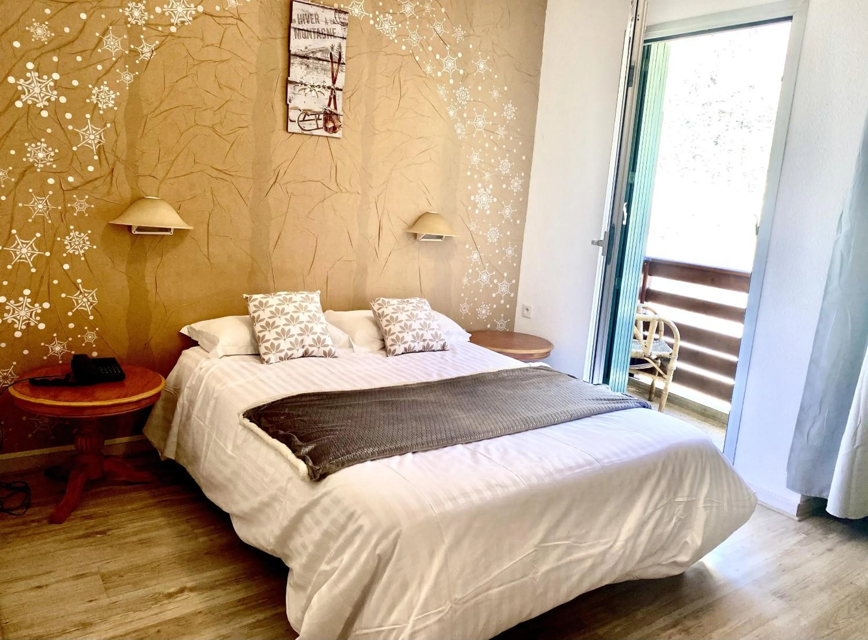 Bed in Hotel-Restaurant La Lauzétane