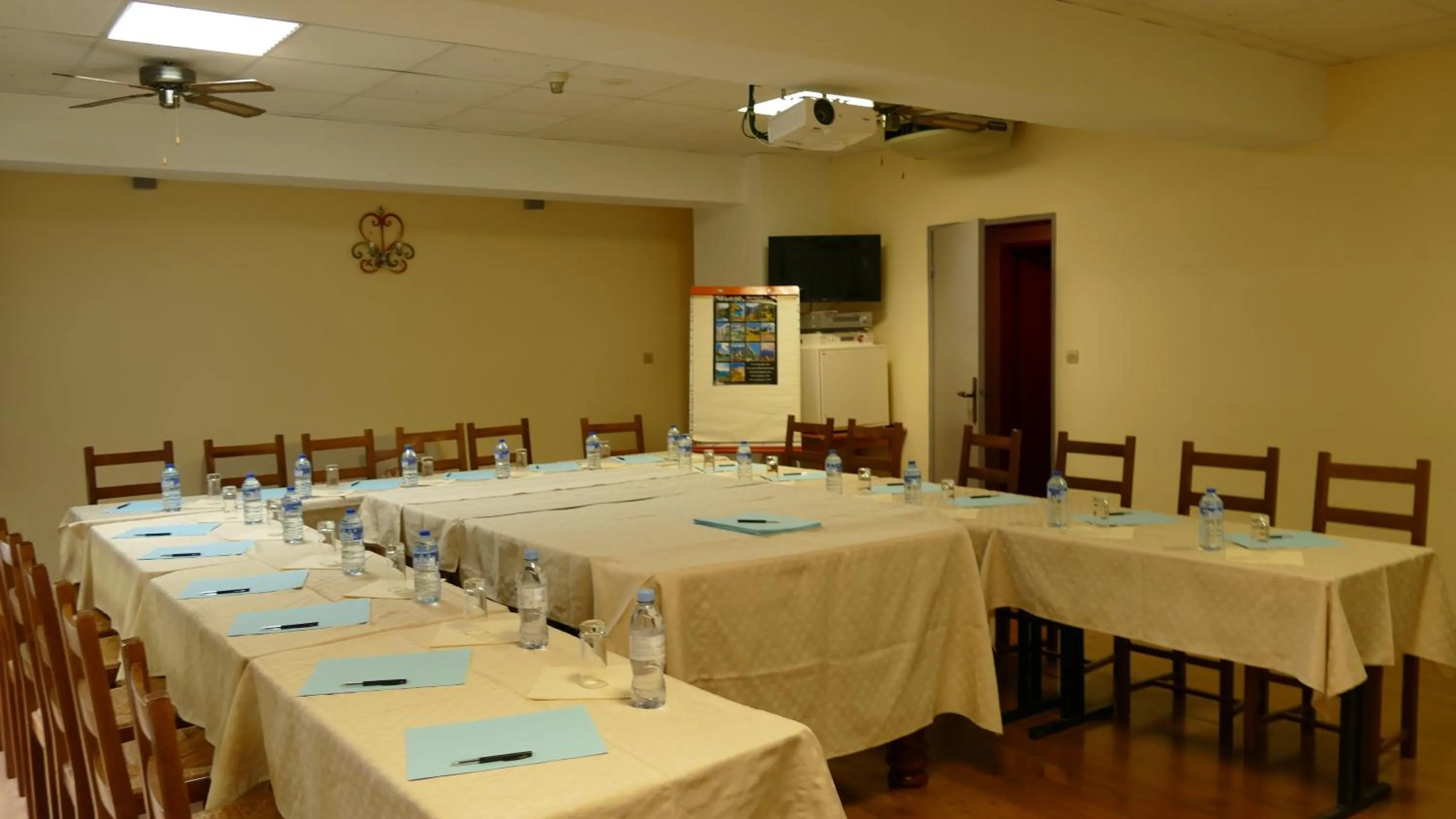 Meeting/conference room in Hotel-Restaurant La Lauzétane