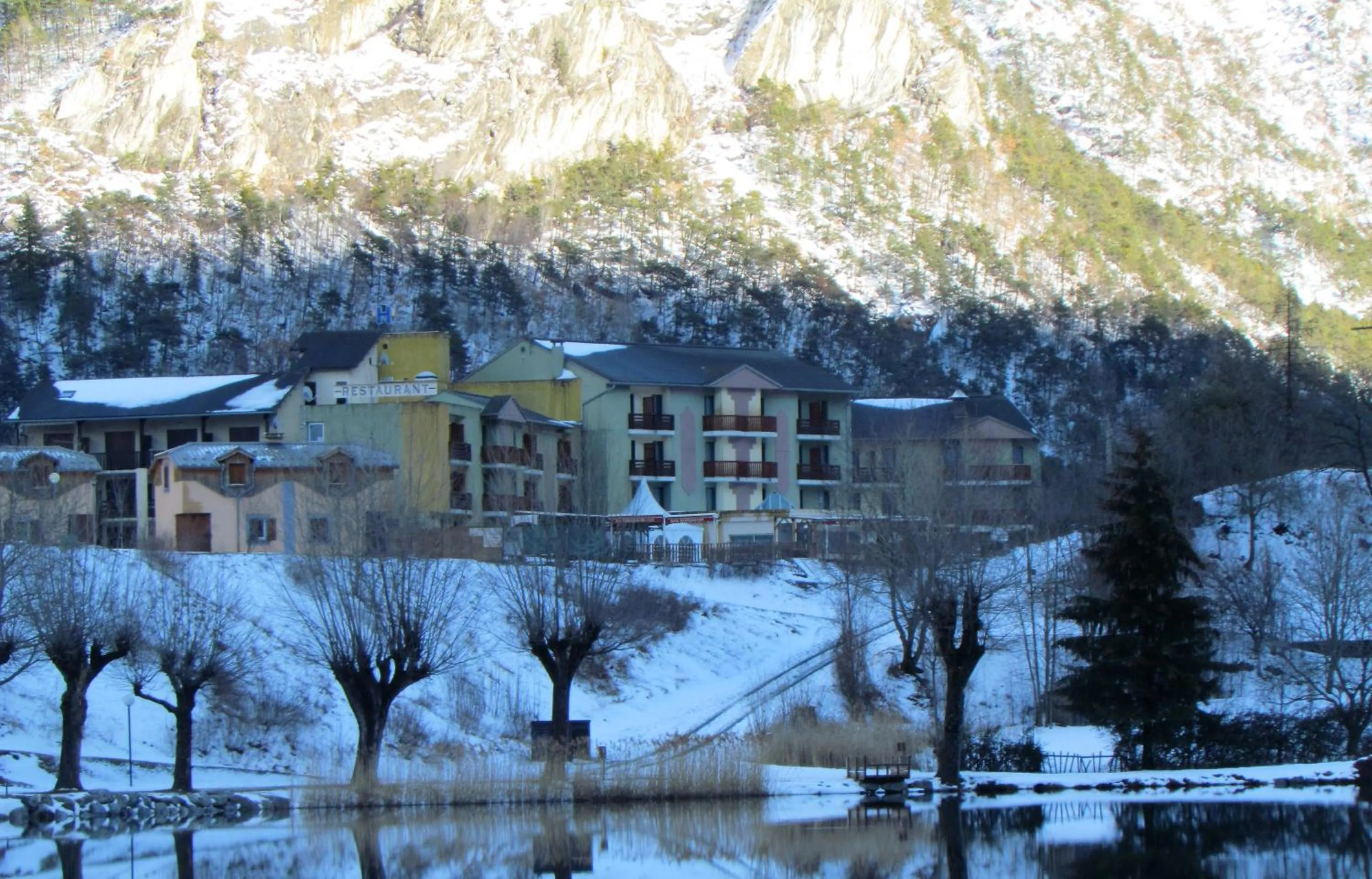 Lake view in Hotel-Restaurant La Lauzétane