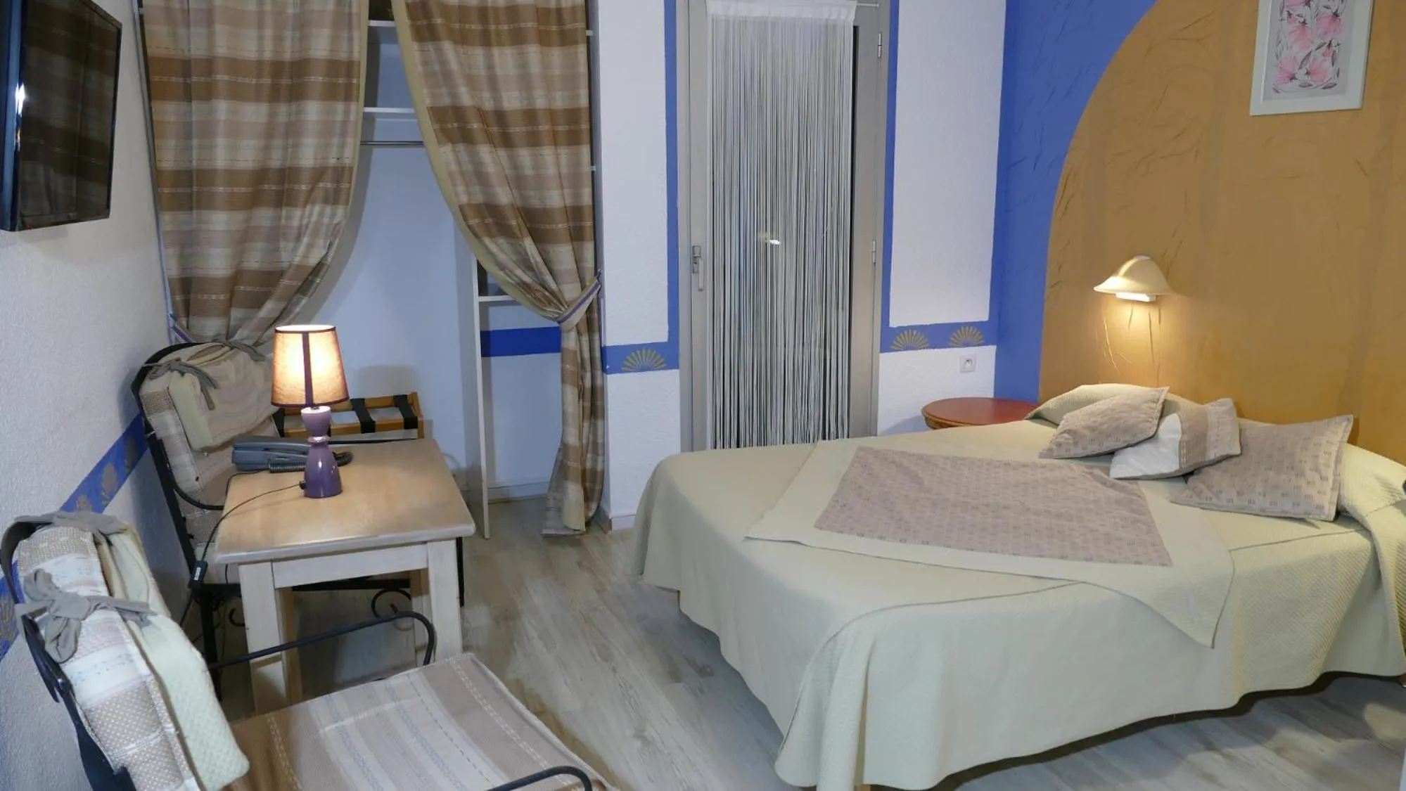 Property building in Hotel-Restaurant La Lauzétane