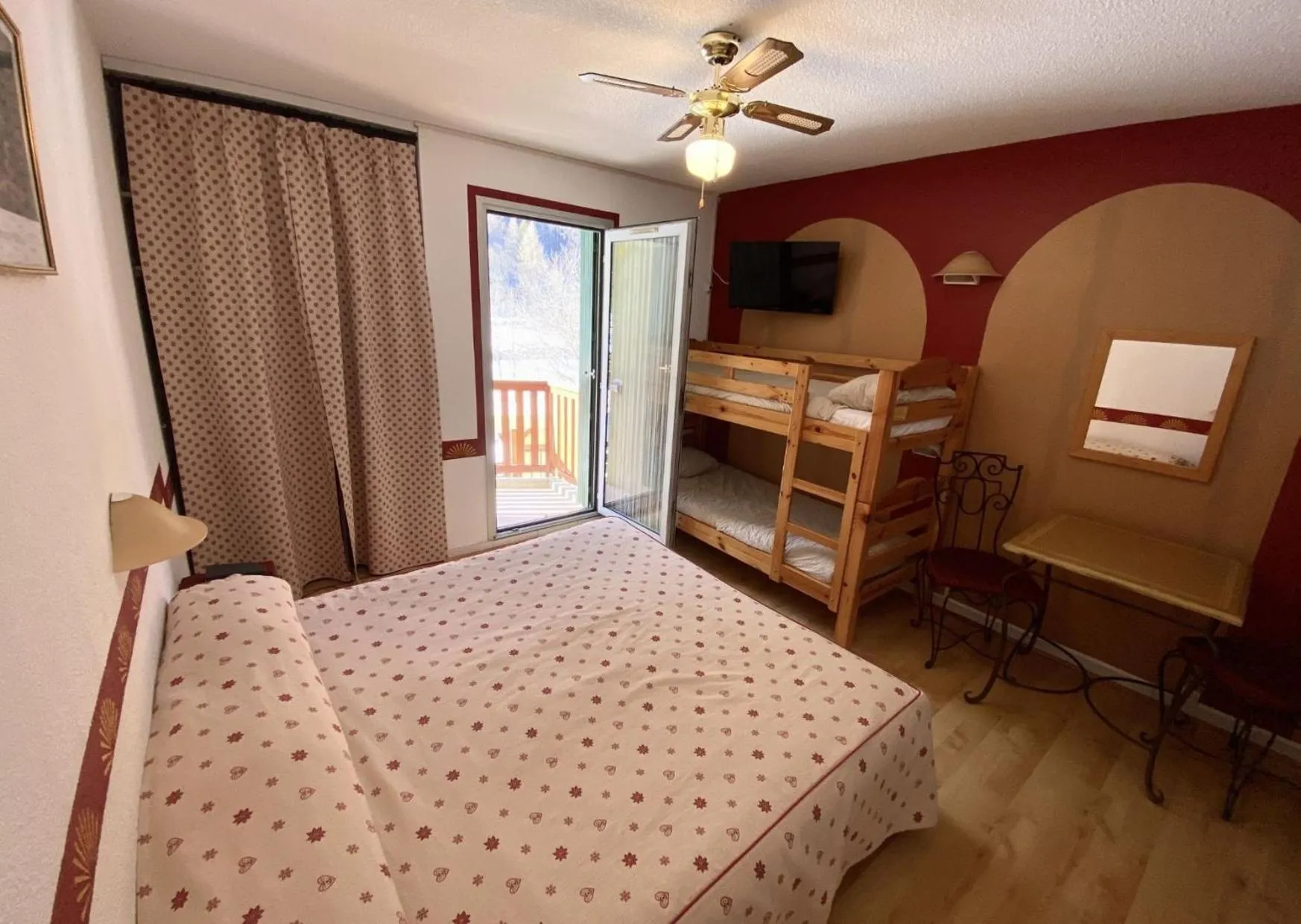 Mountain view in Hotel-Restaurant La Lauzétane