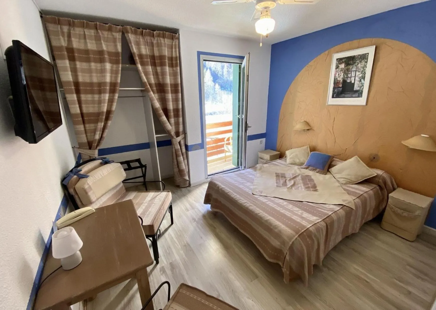 Bed in Hotel-Restaurant La Lauzétane