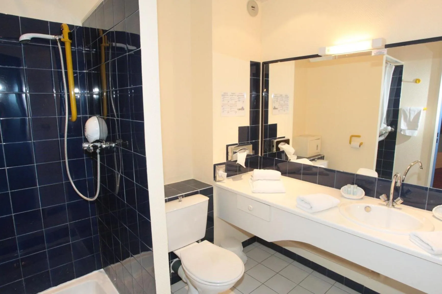 Shower in Hotel-Restaurant La Lauzétane