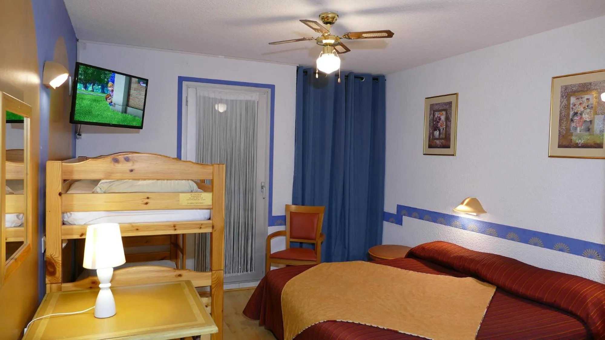 Photo of the whole room in Hotel-Restaurant La Lauzétane