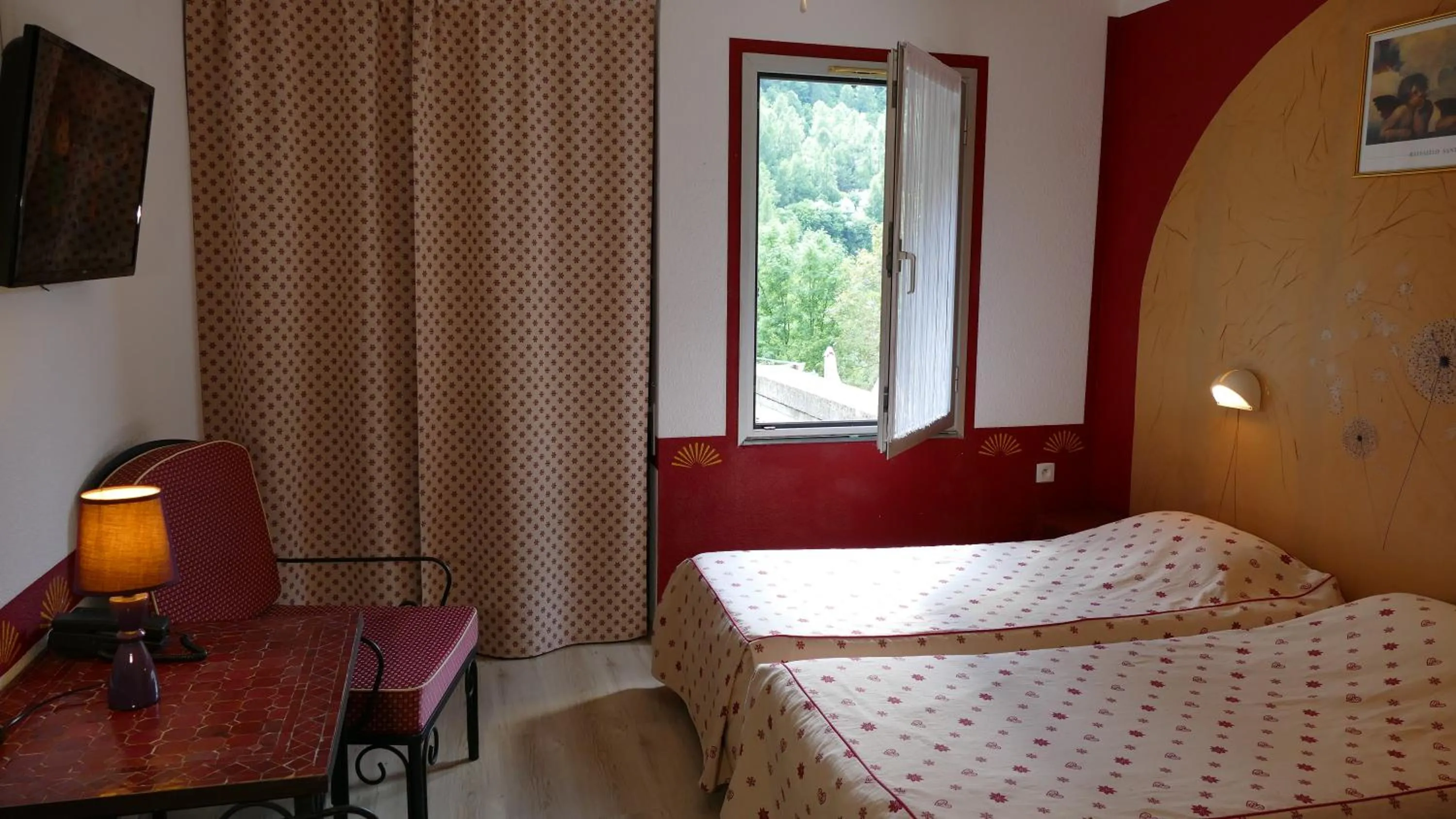 Property building in Hotel-Restaurant La Lauzétane