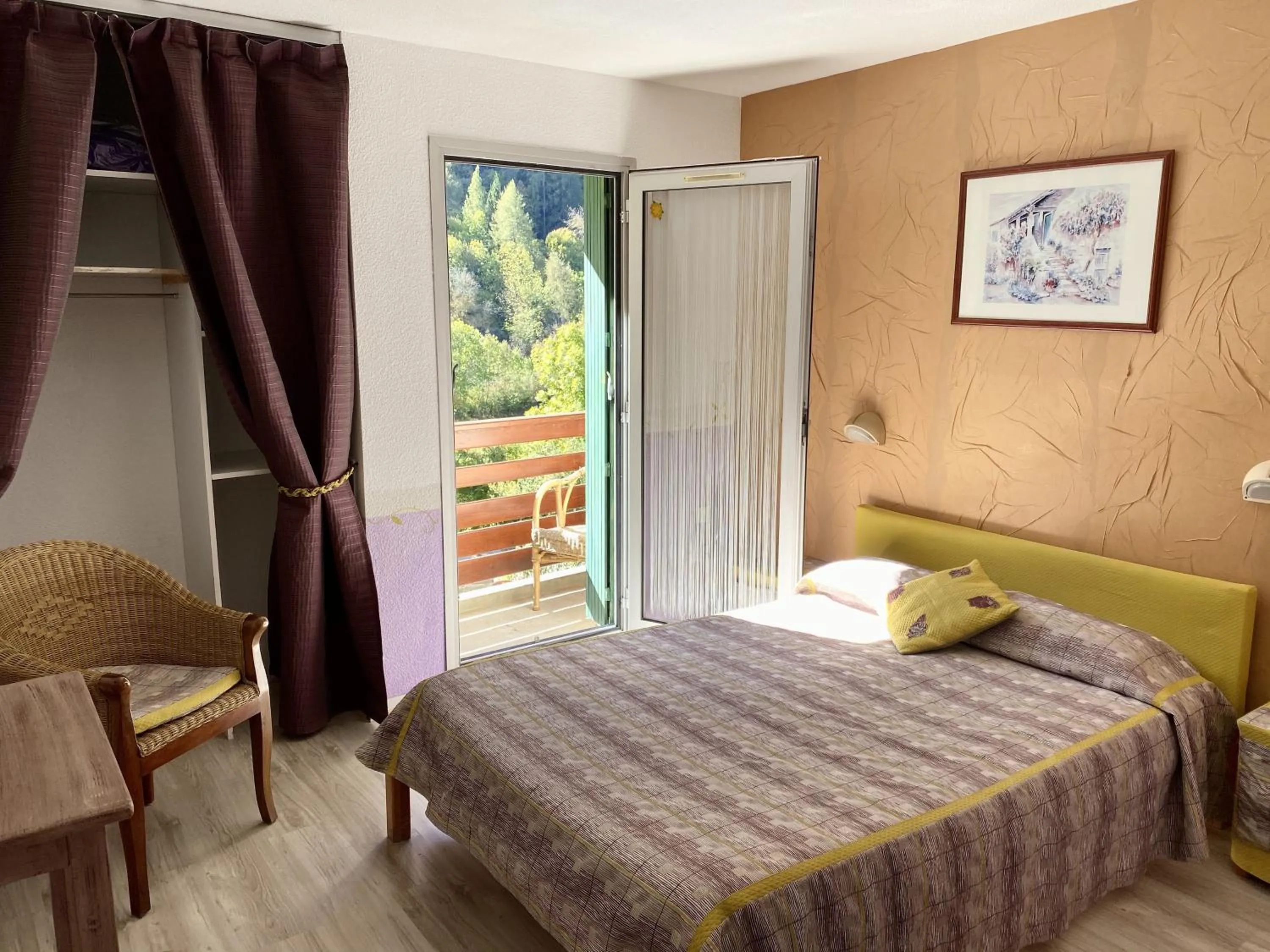 Bed in Hotel-Restaurant La Lauzétane