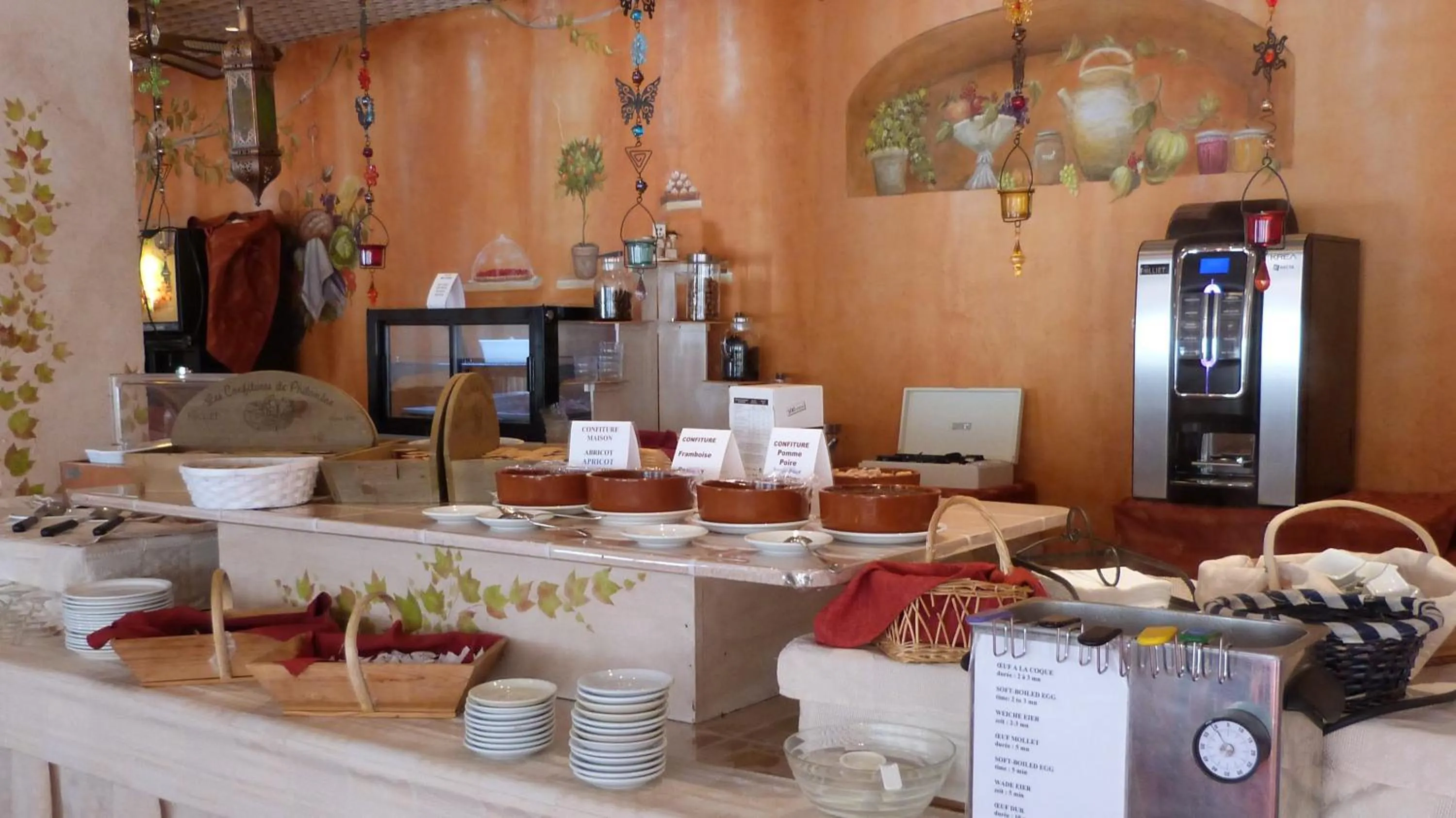 Food and drinks in Hotel-Restaurant La Lauzétane