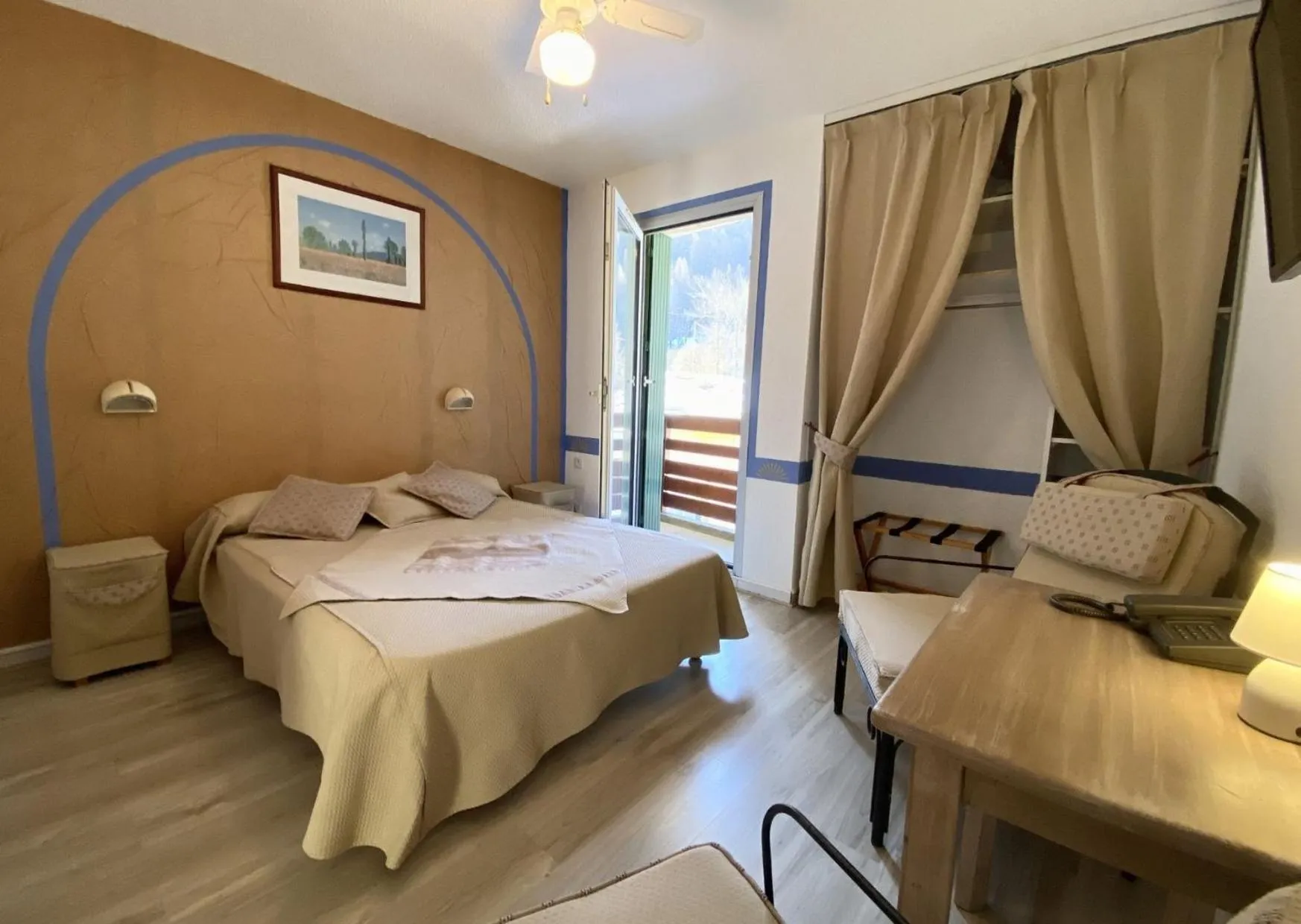 Bed in Hotel-Restaurant La Lauzétane