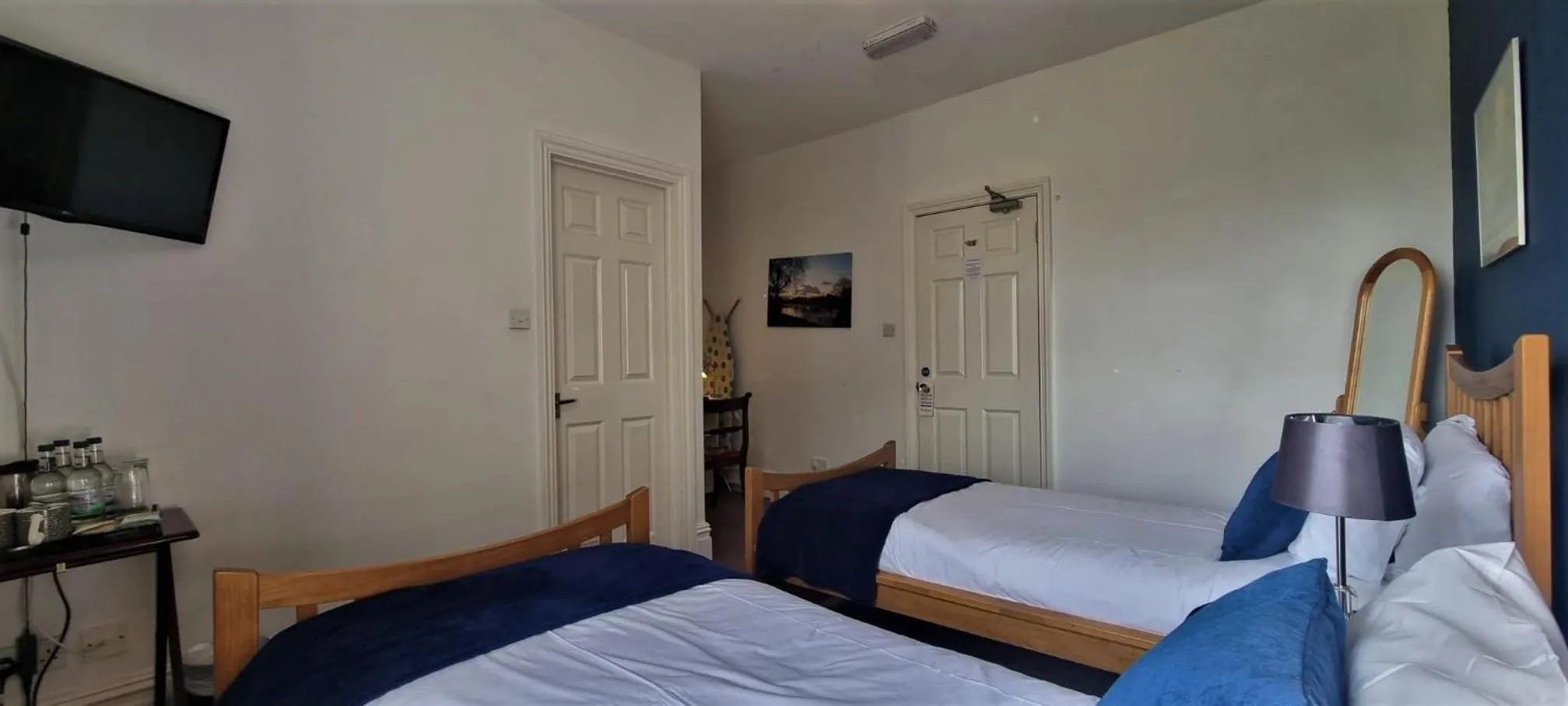 TV and multimedia, Bed in The Weir Hotel