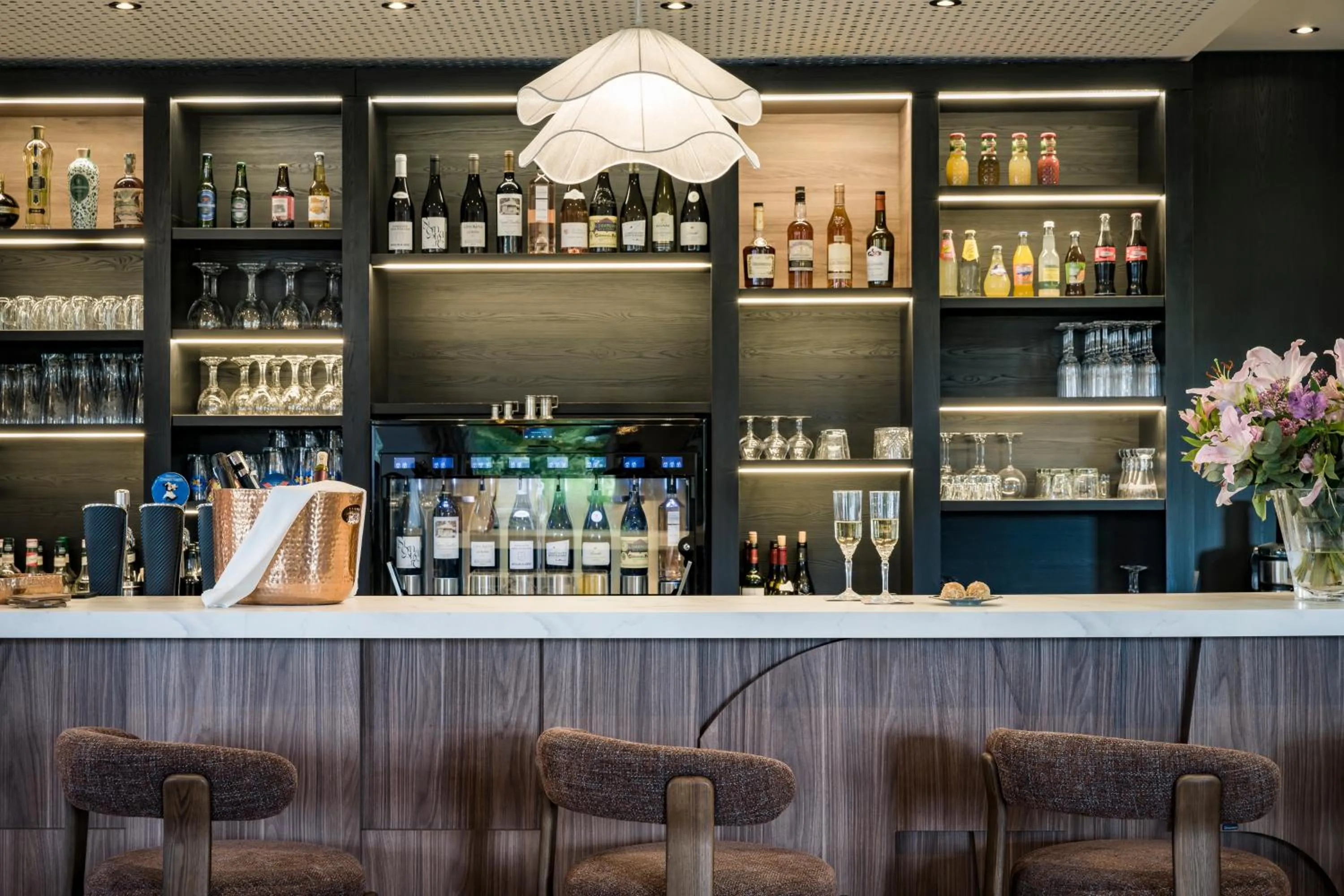 Lounge or bar in Mercure Chartres Est