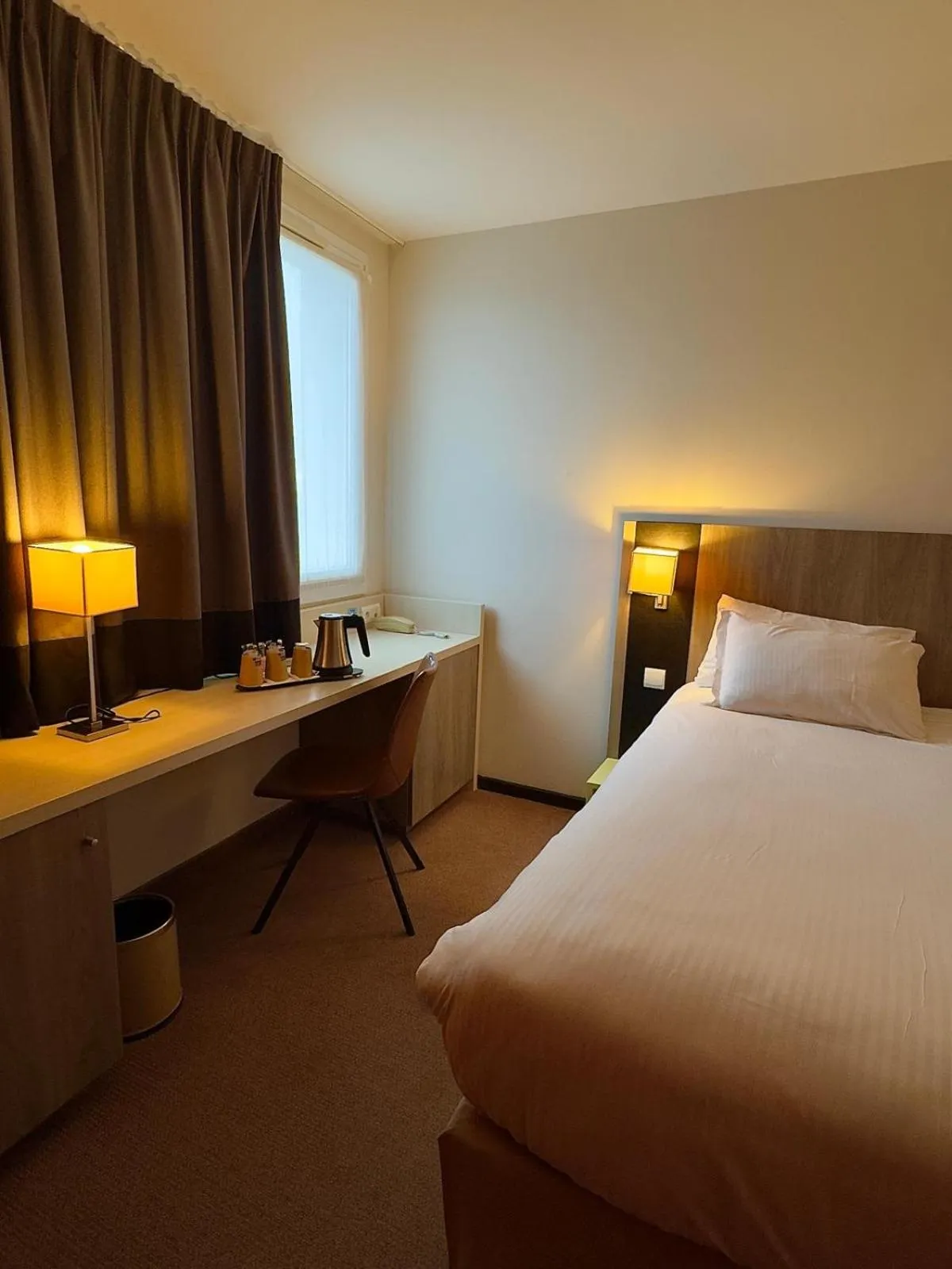 Bedroom, Bed in Kyriad Chartres