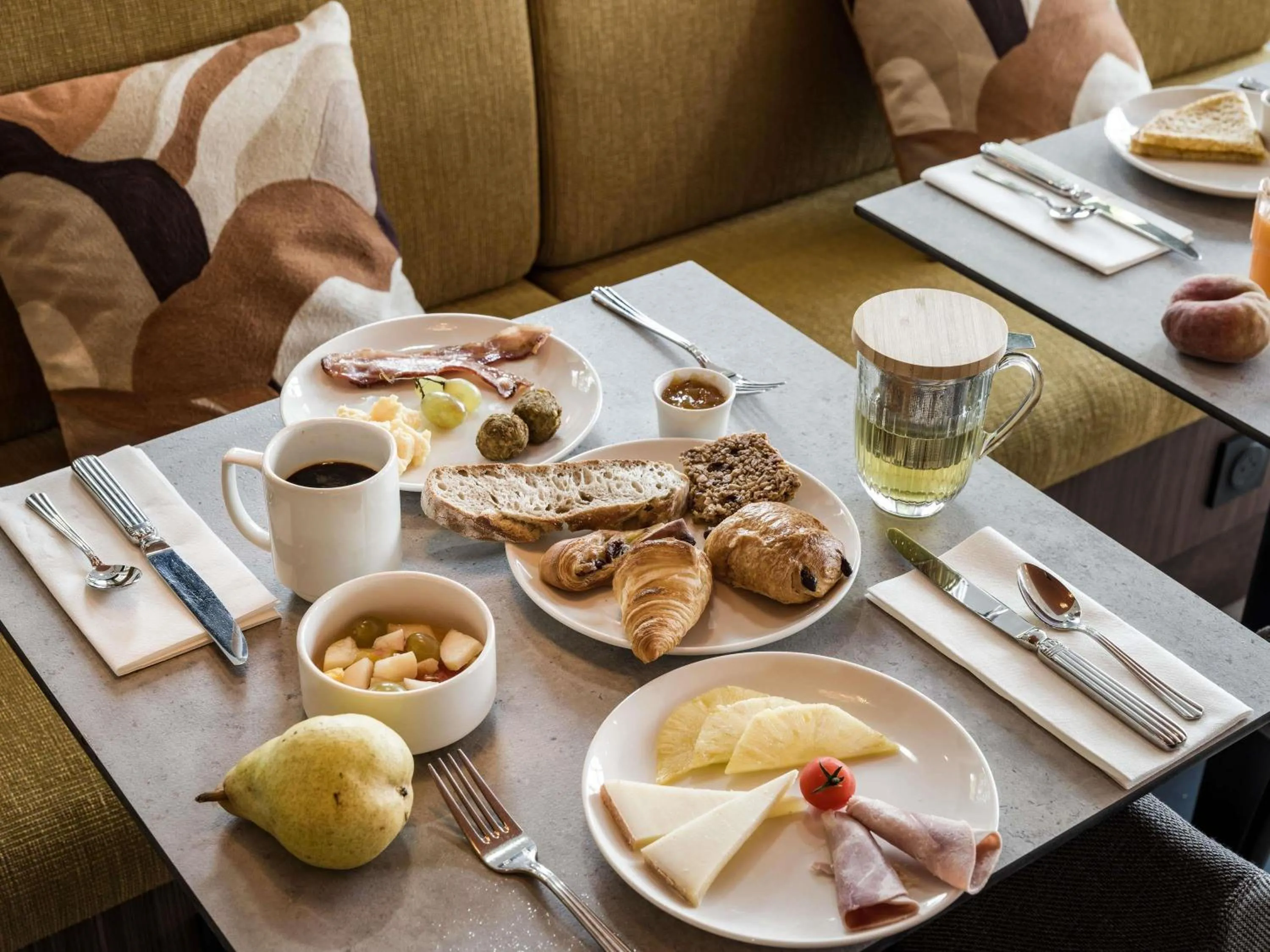 Breakfast in Mercure Chartres Est