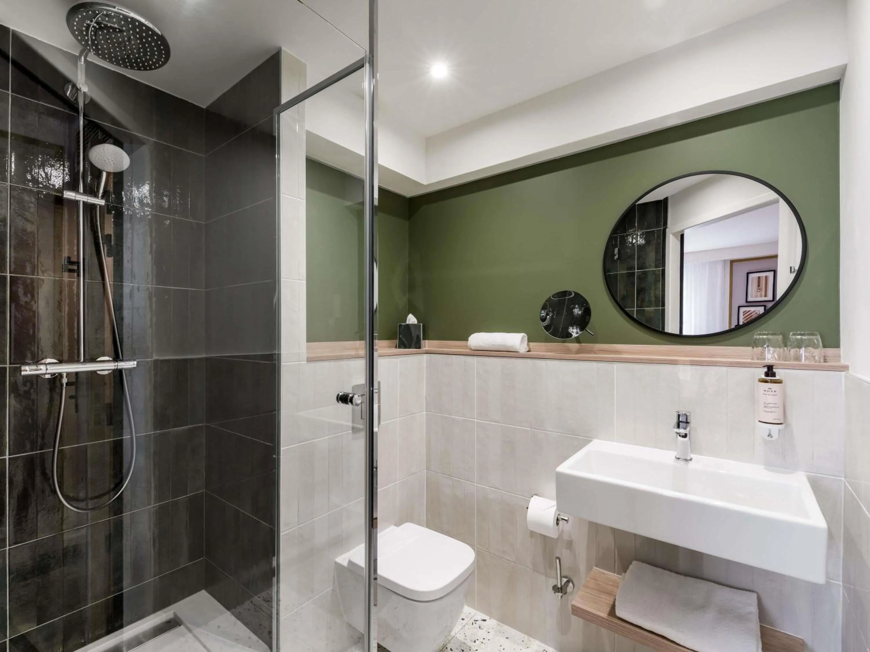 Bedroom in Mercure Chartres Est