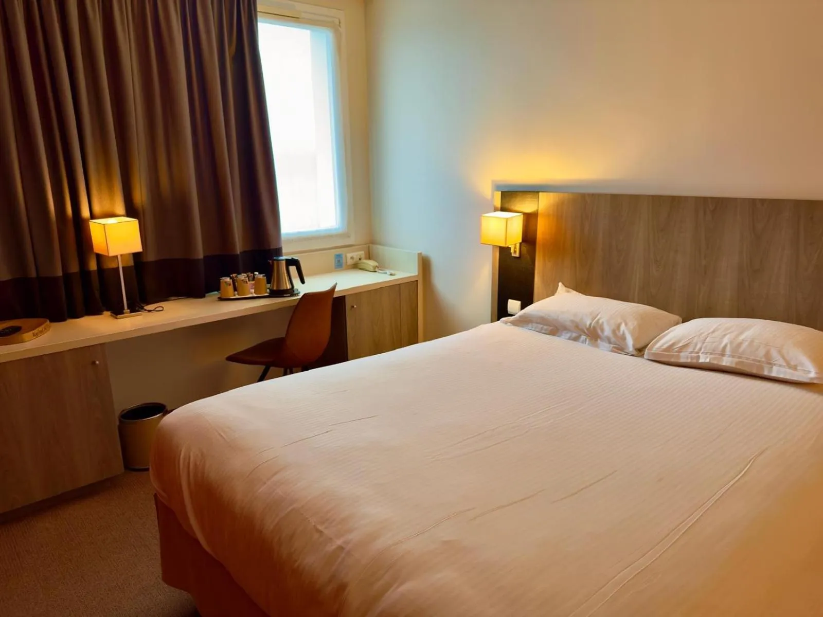 Bedroom, Bed in Kyriad Chartres