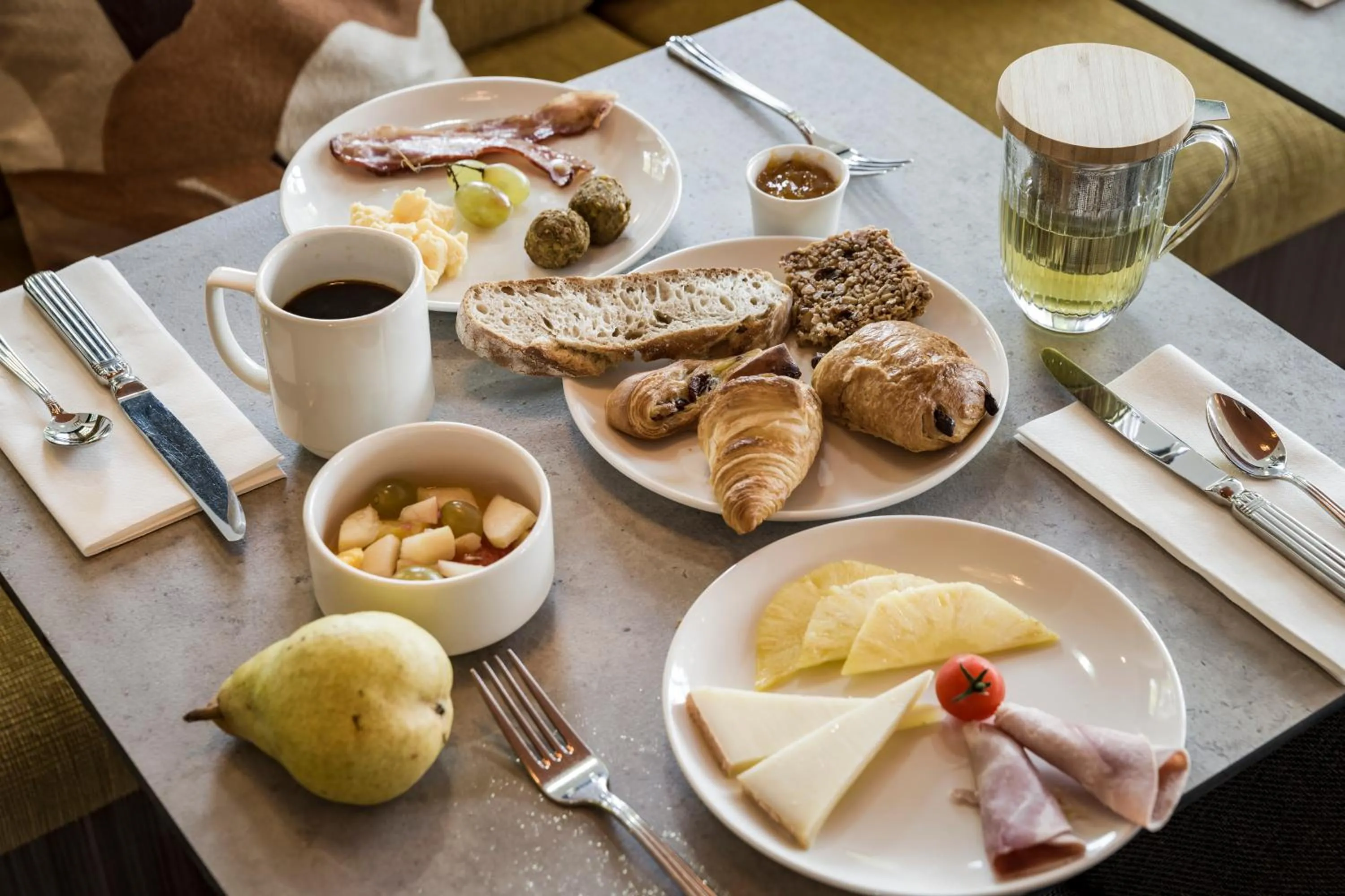 Breakfast in Mercure Chartres Est