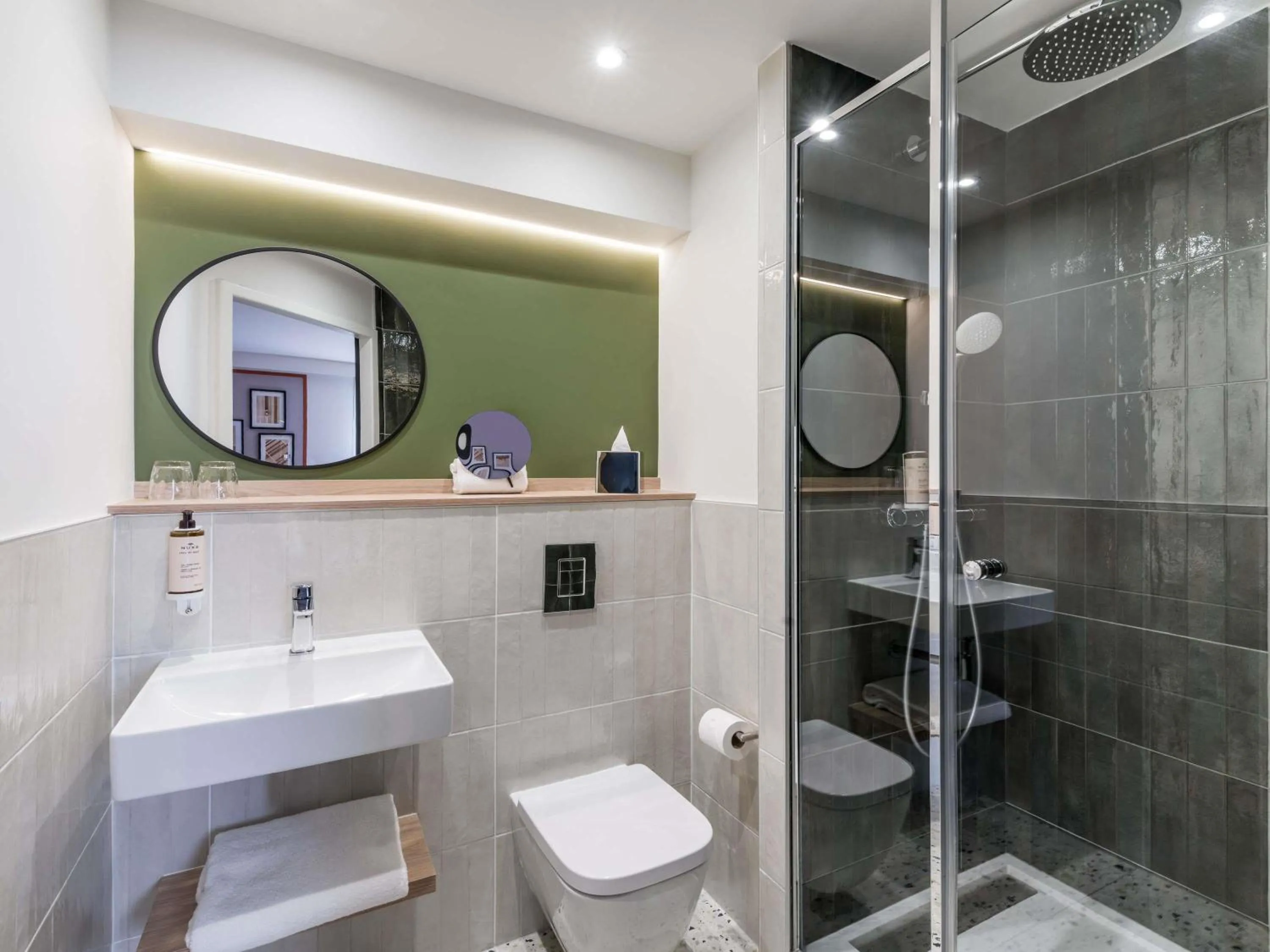 Bedroom in Mercure Chartres Est