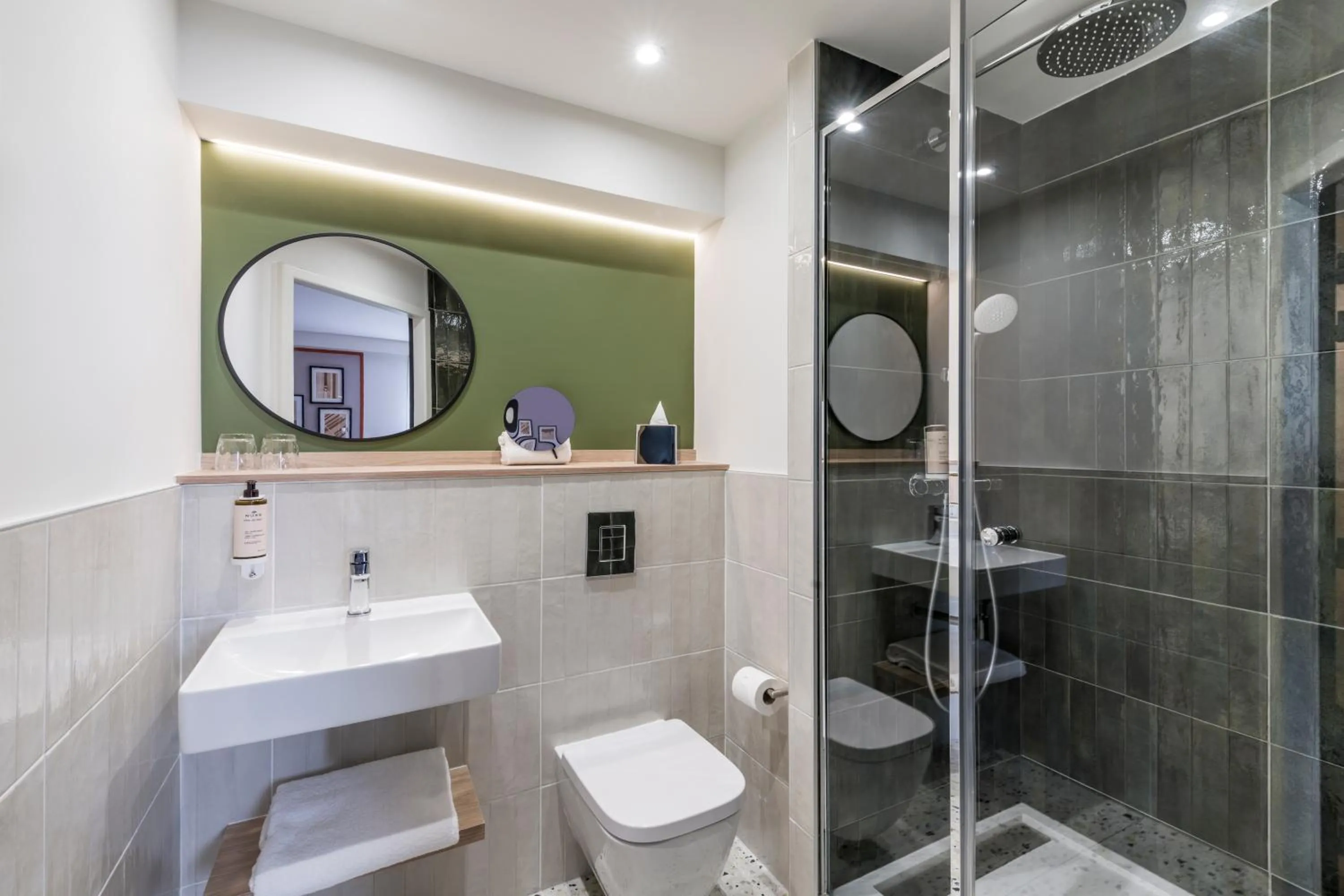 Bathroom in Mercure Chartres Est