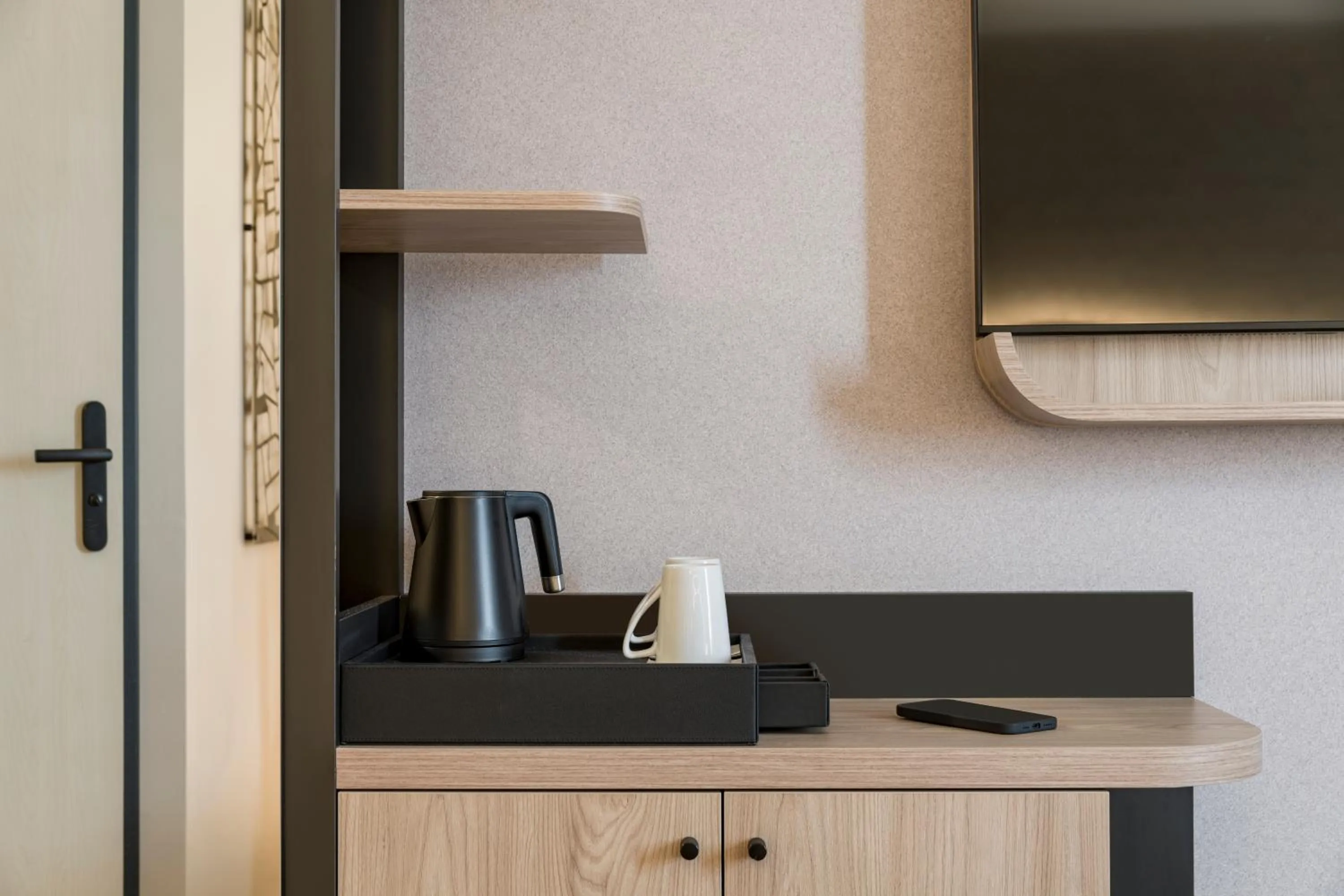 Coffee/tea facilities in Mercure Chartres Est