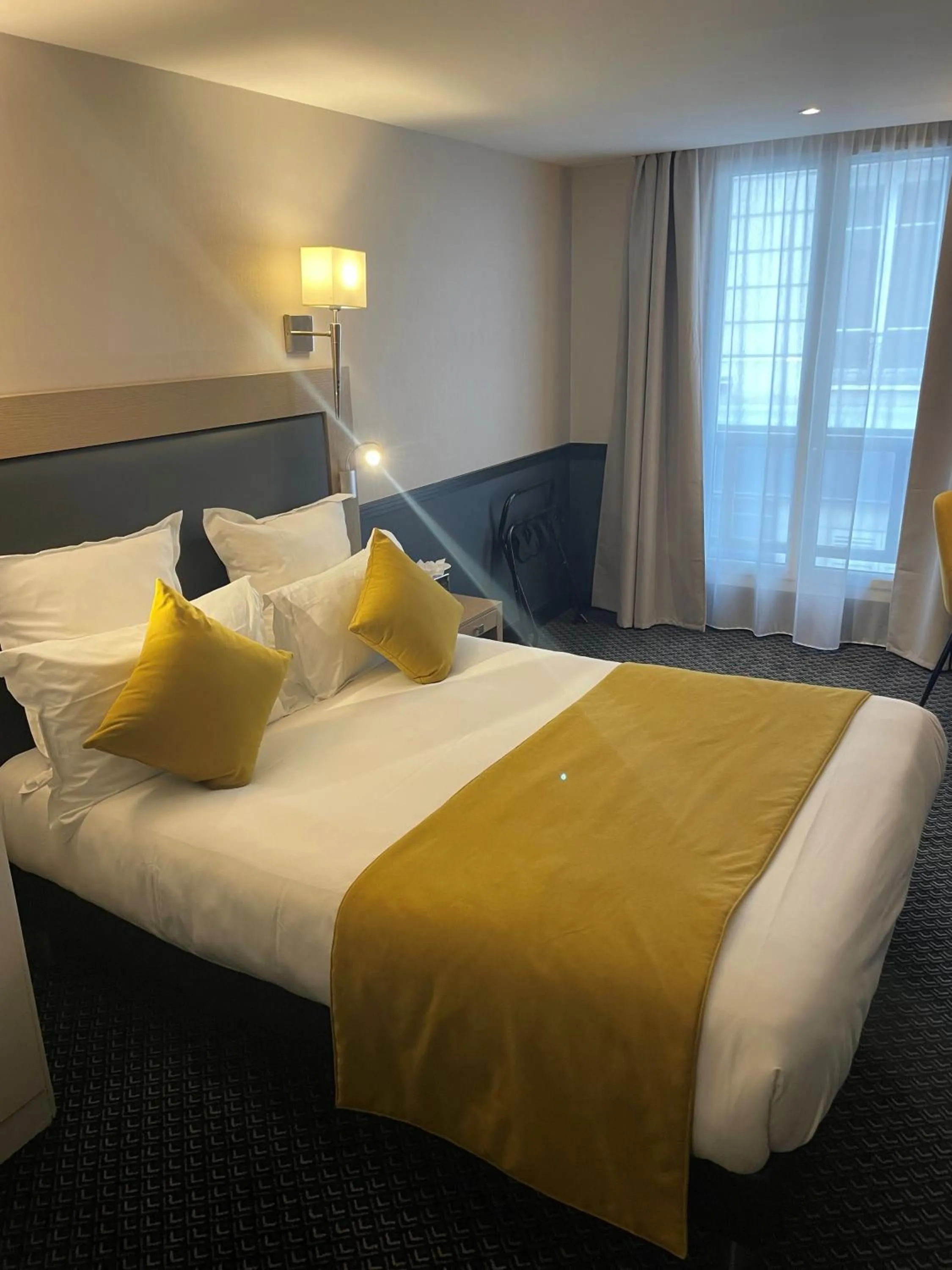 Bed in Hôtel Elysées Flaubert