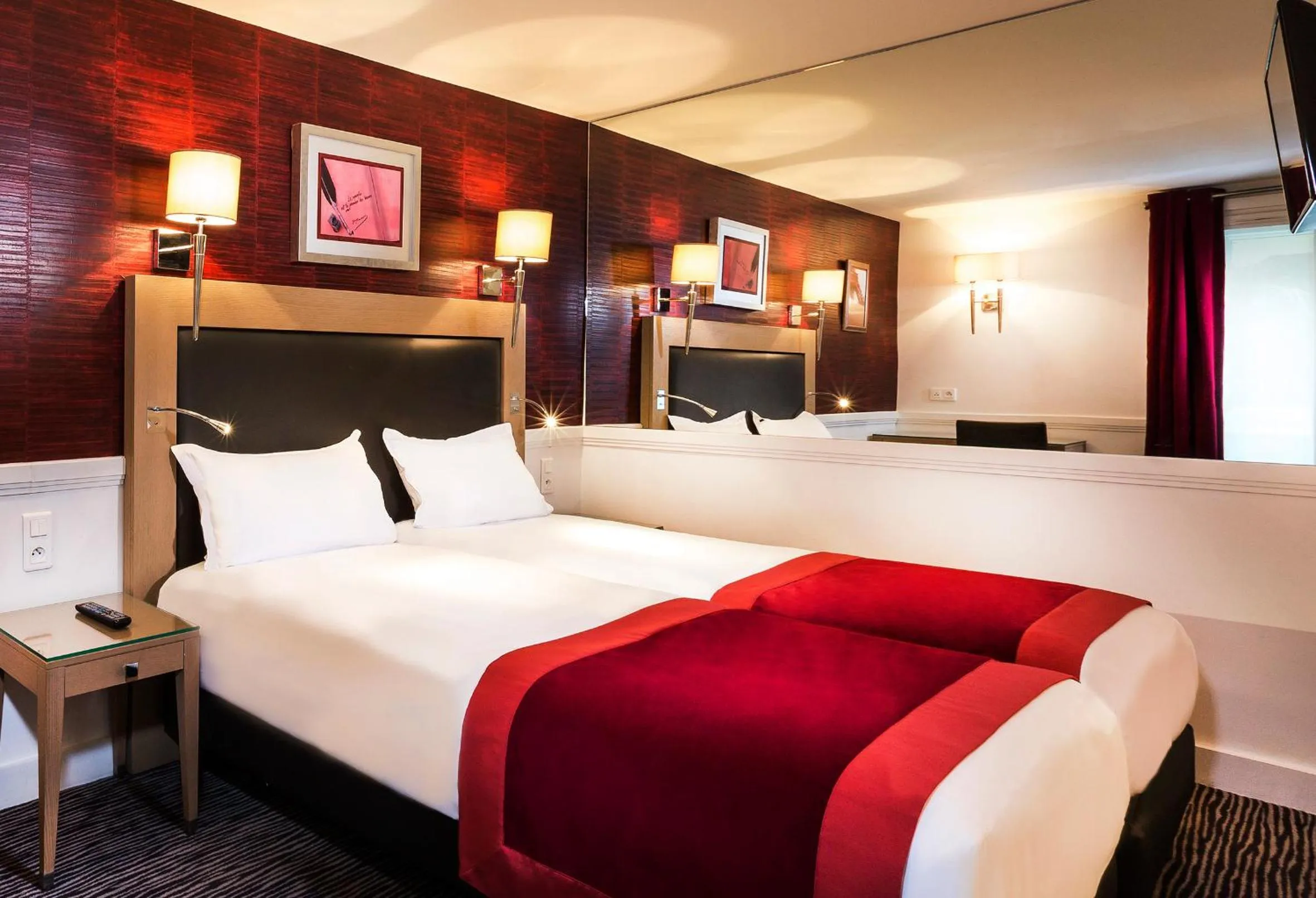 Bed in Hôtel Elysées Flaubert