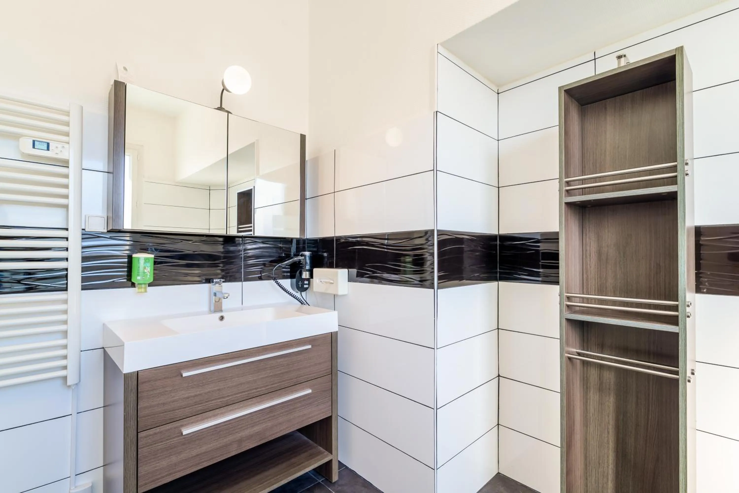 Bathroom in The Originals City, Hôtel de l'Europe, Saint-Nazaire