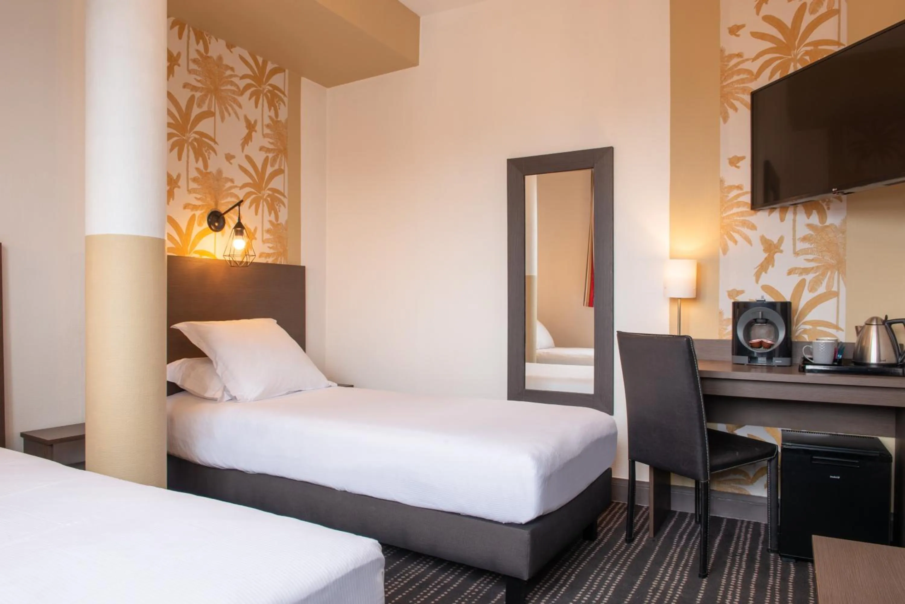 Bed in The Originals City, Hôtel de l'Europe, Saint-Nazaire