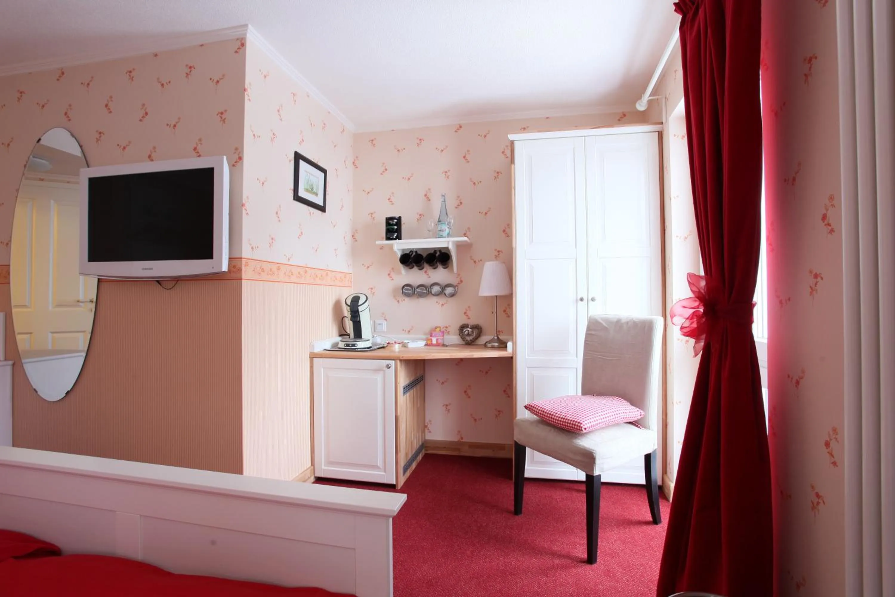 Photo of the whole room, Bed in SaarlandTraum Weihermühle