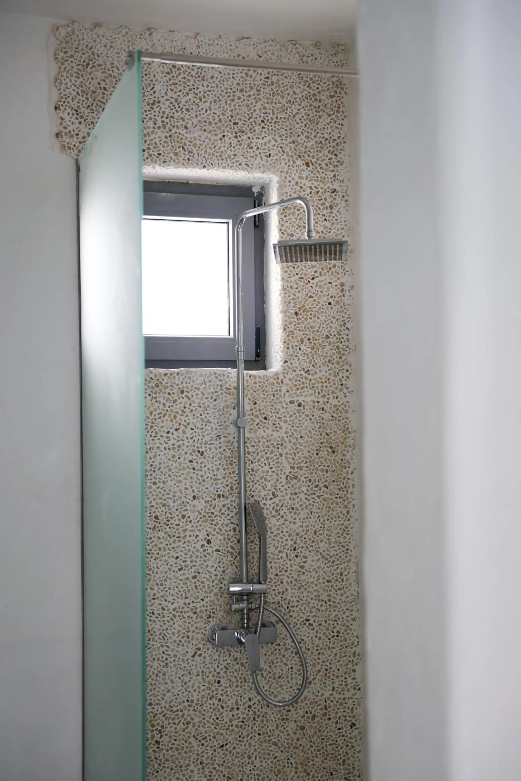 Shower in Mykonos Pantheon