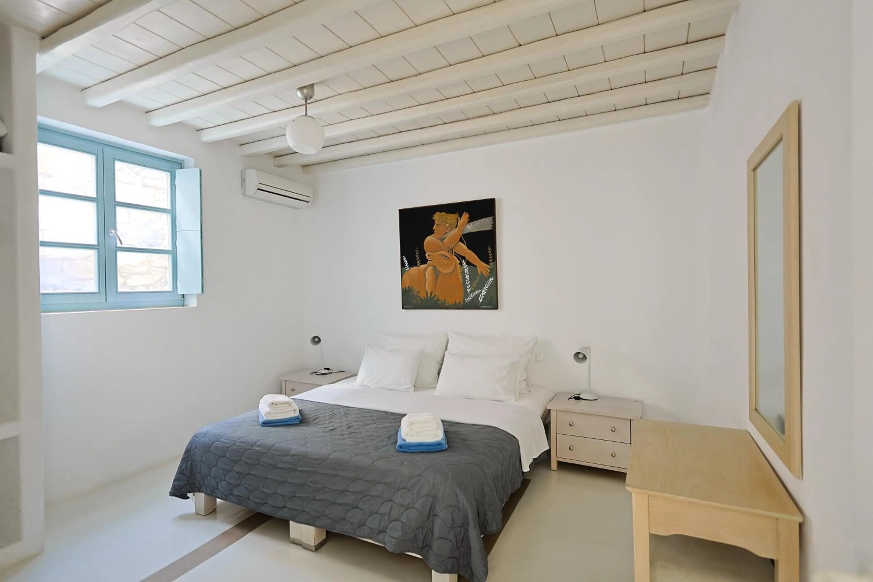 Photo of the whole room, Bed in Mykonos Pantheon