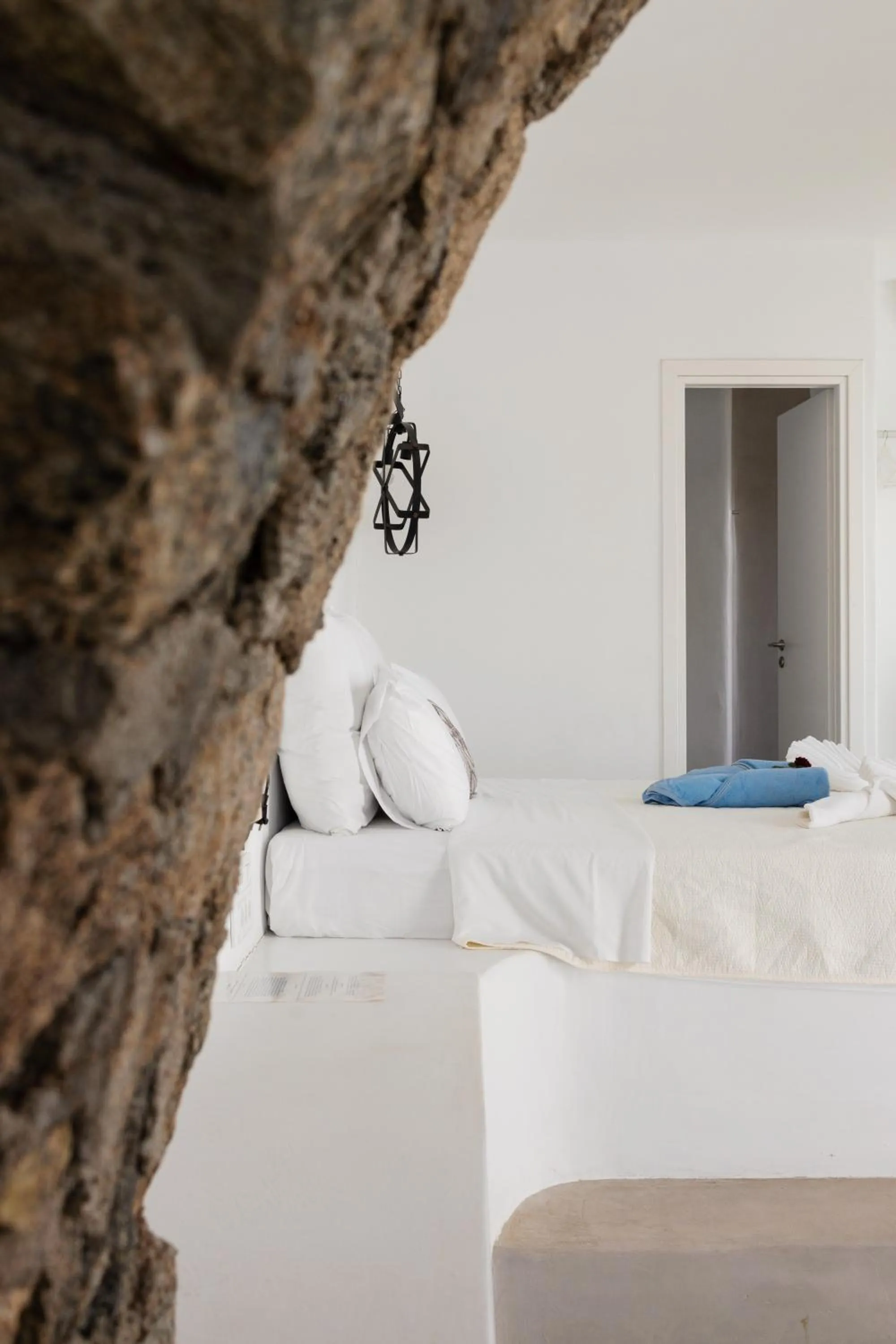 Bed in Mykonos Pantheon
