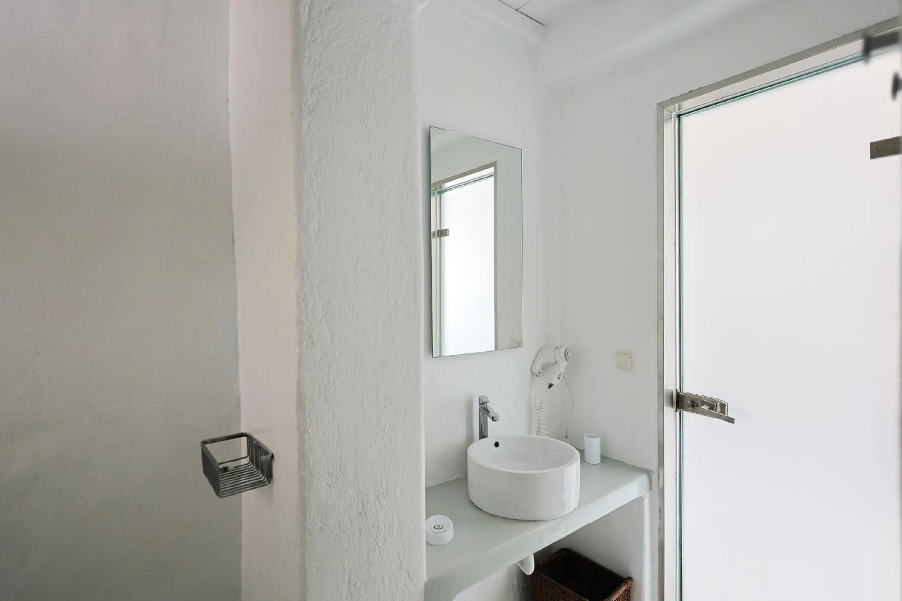 Shower in Mykonos Pantheon