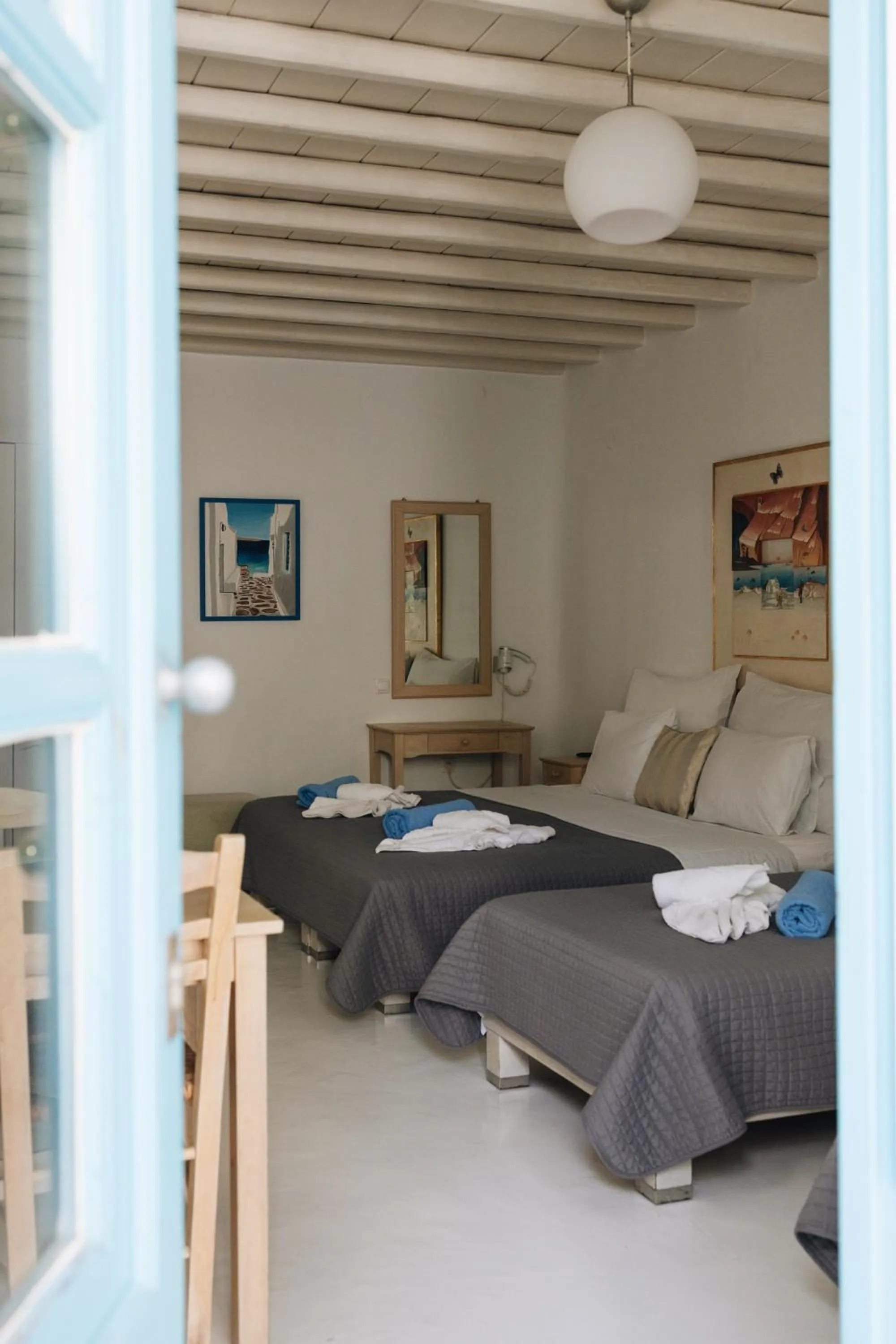 Bed in Mykonos Pantheon