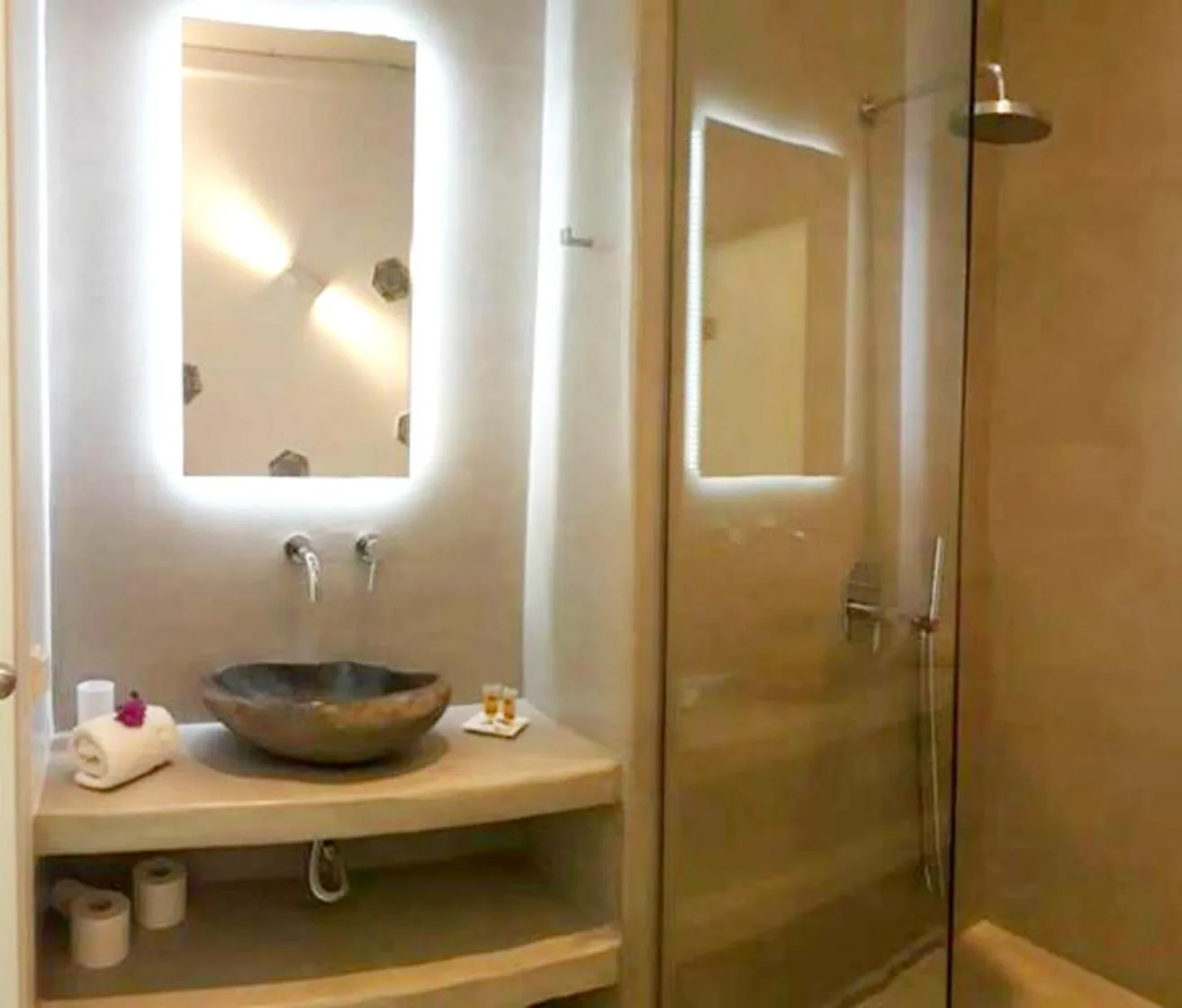 Bathroom in Mykonos Pantheon