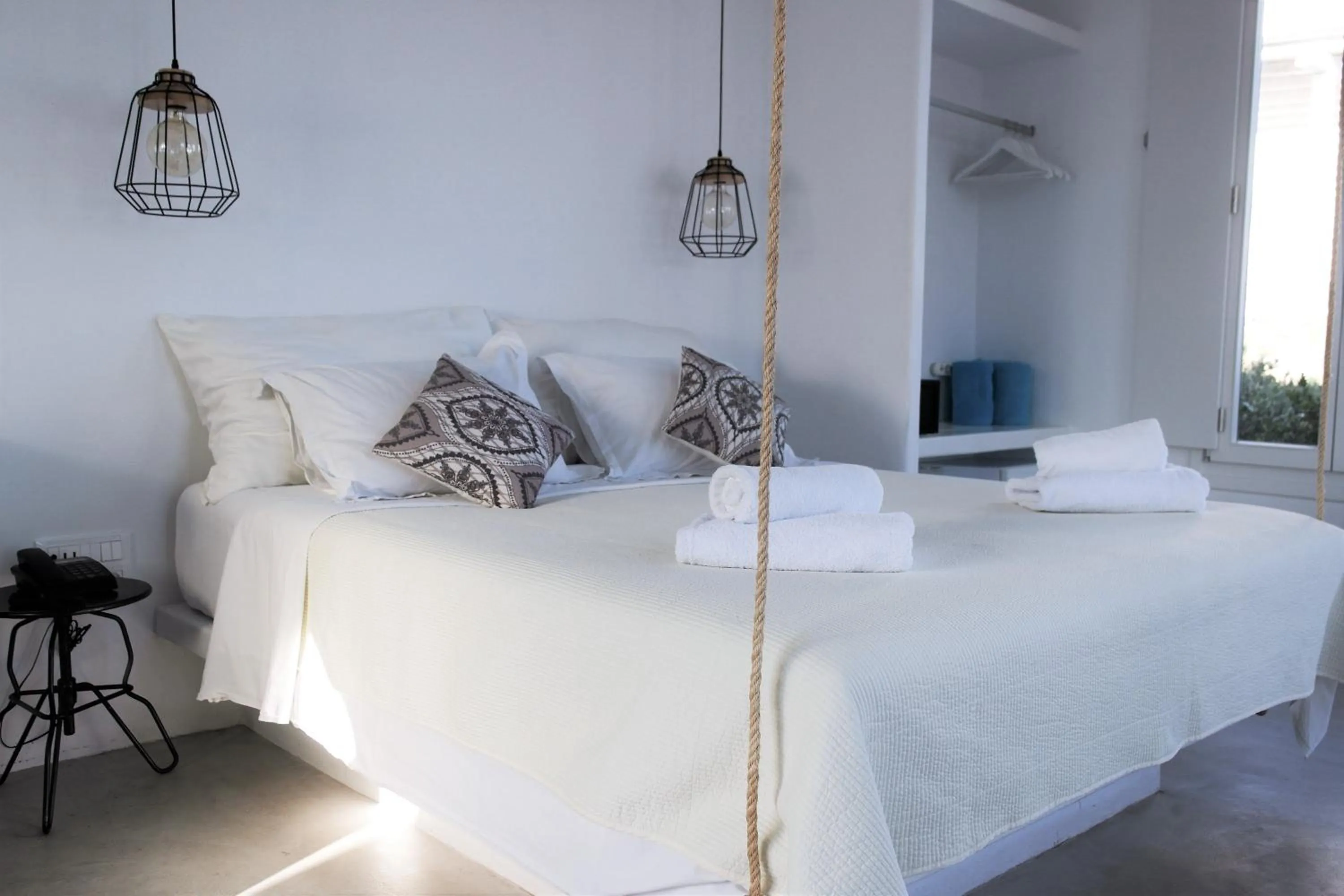 Bed in Mykonos Pantheon
