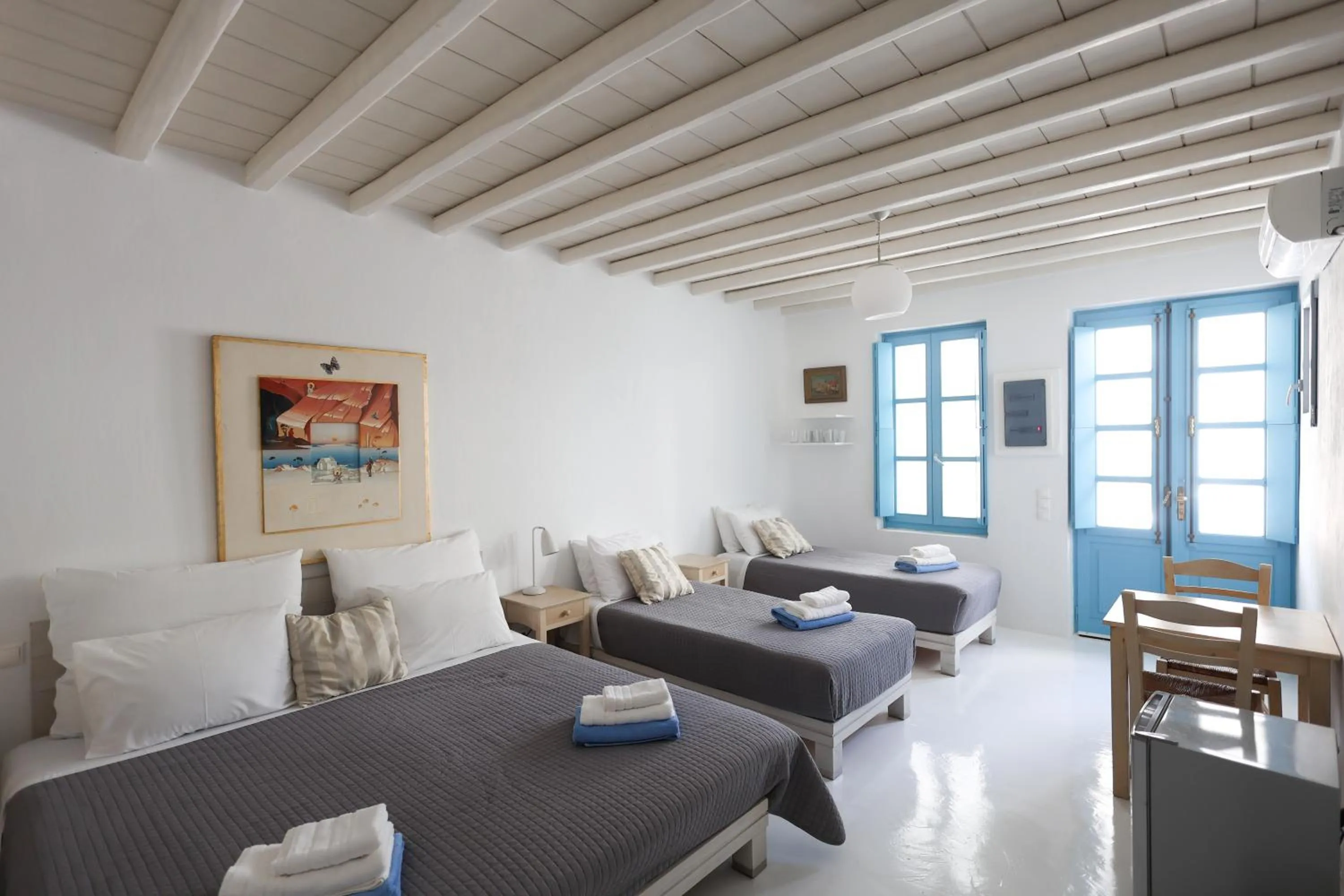 Photo of the whole room, Bed in Mykonos Pantheon