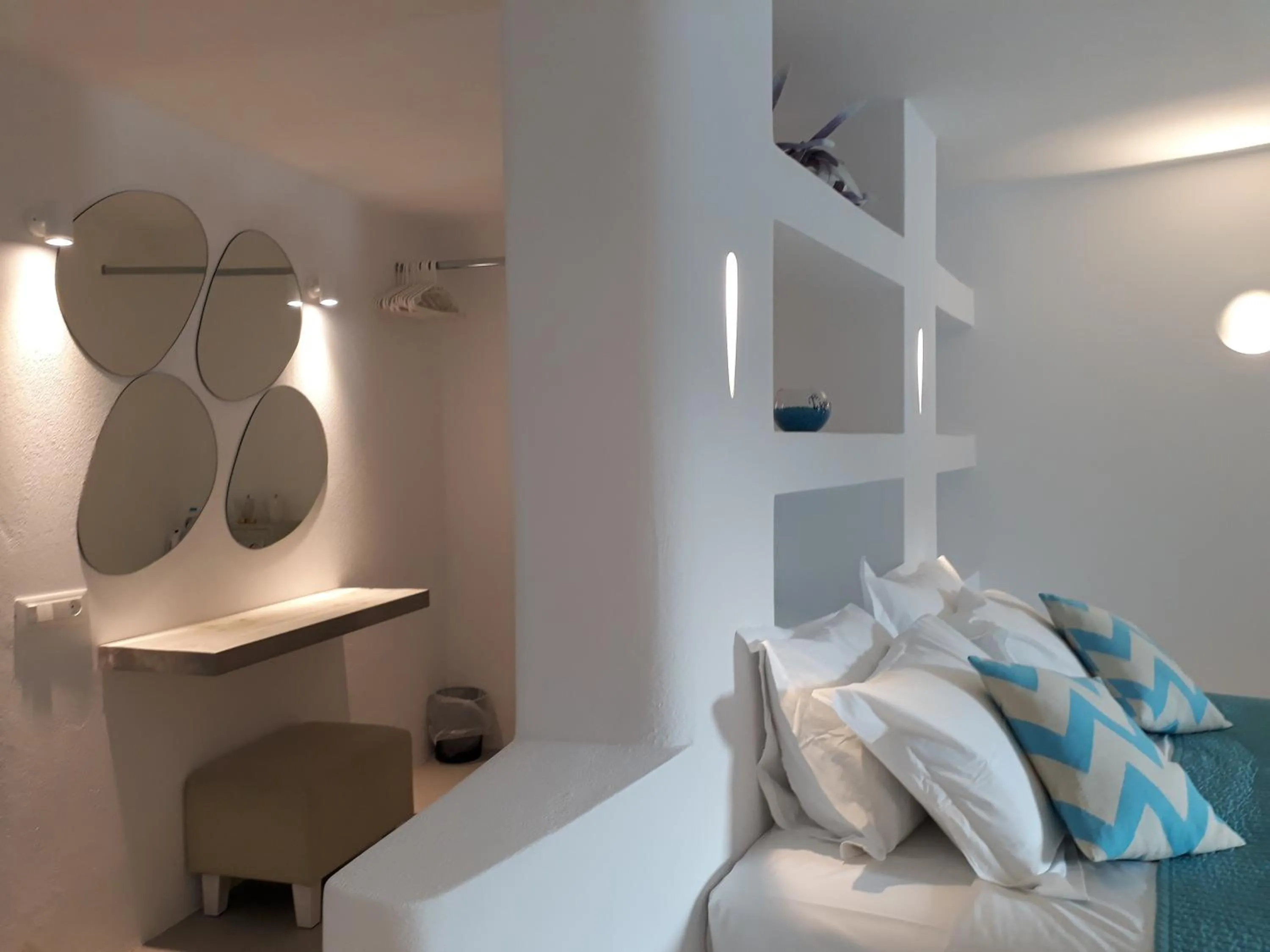 Bed in Mykonos Pantheon