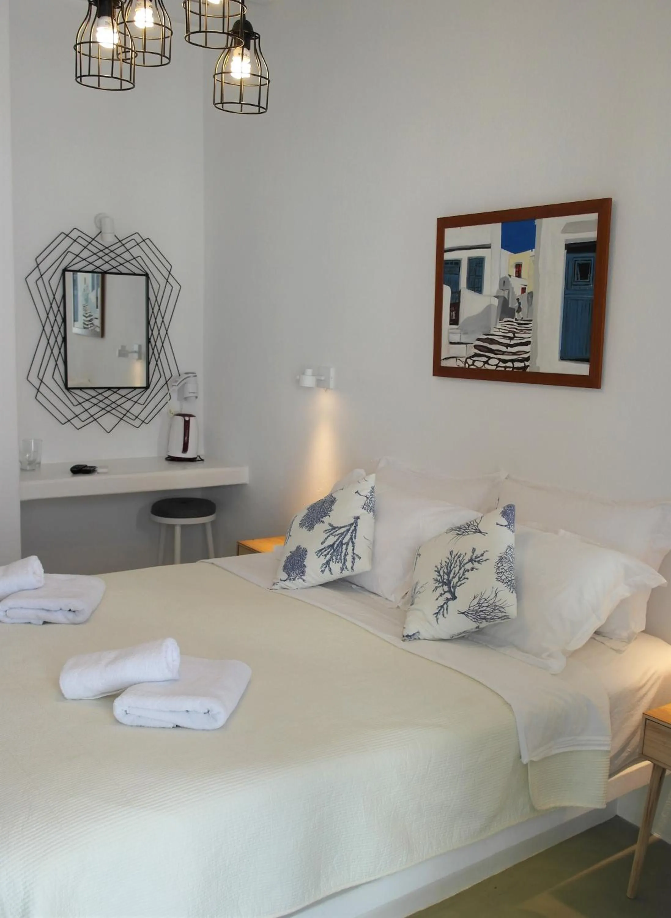 Bed in Mykonos Pantheon