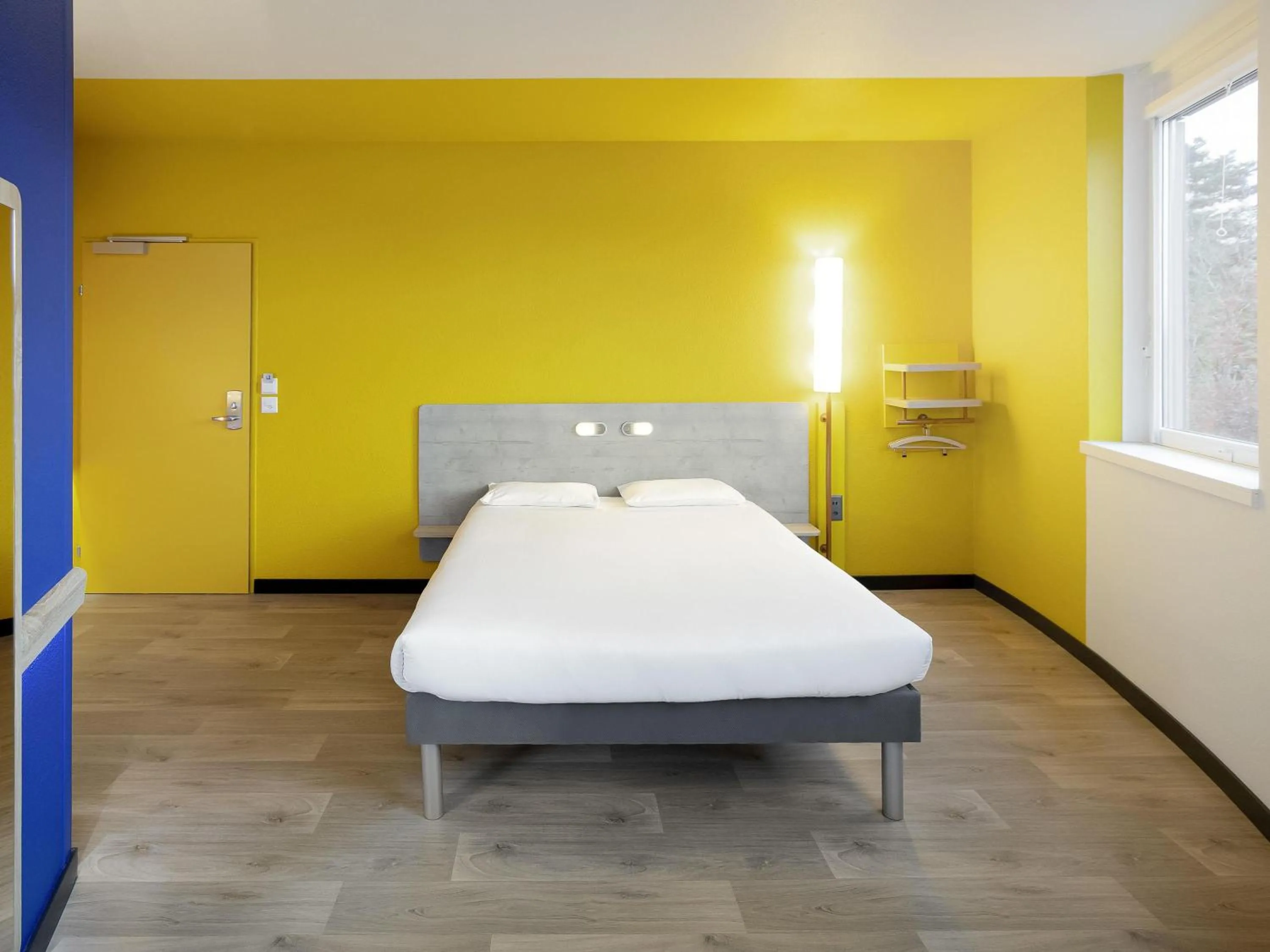 Bedroom, Bed in ibis budget Genève Aéroport