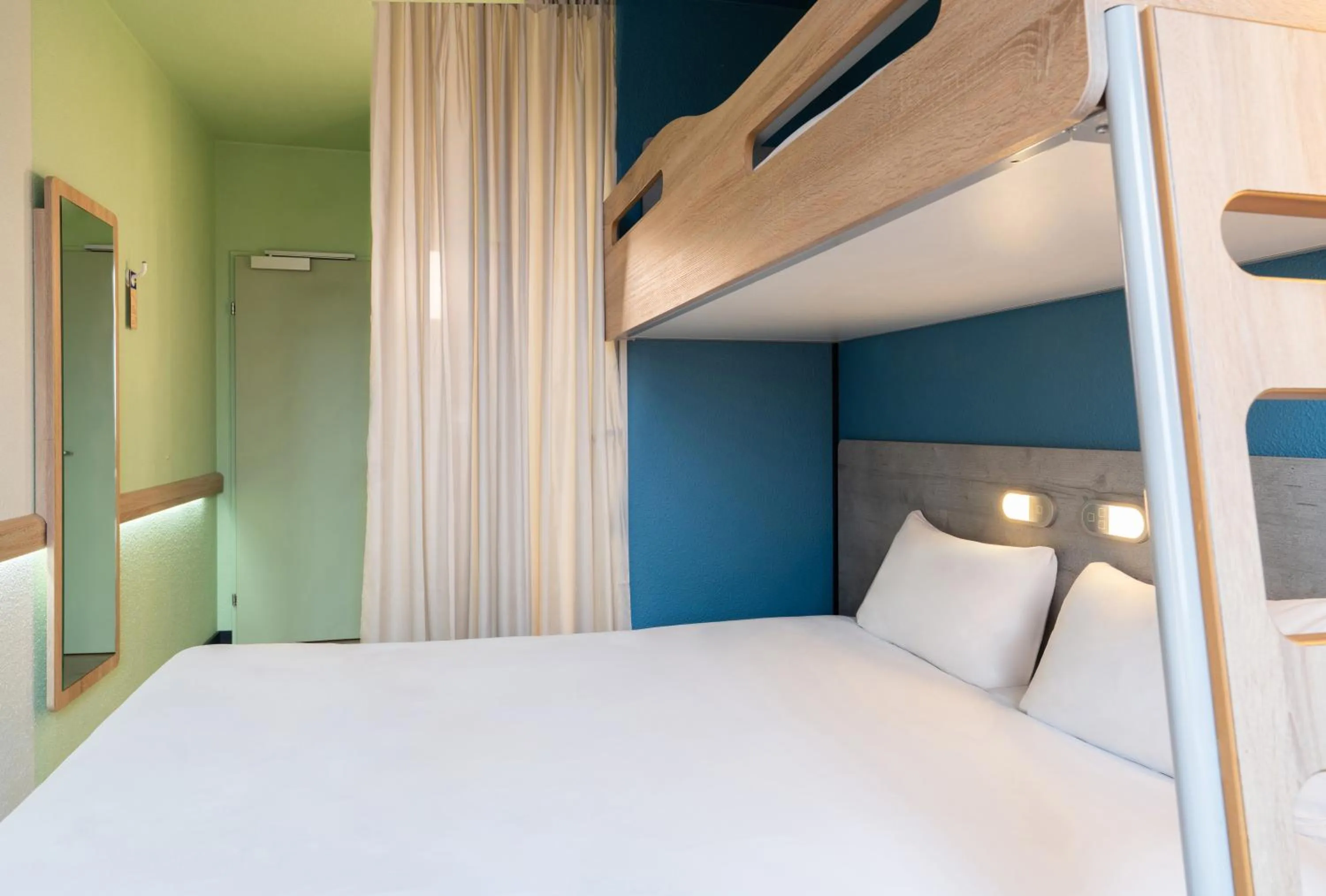 Bed in ibis budget Genève Aéroport