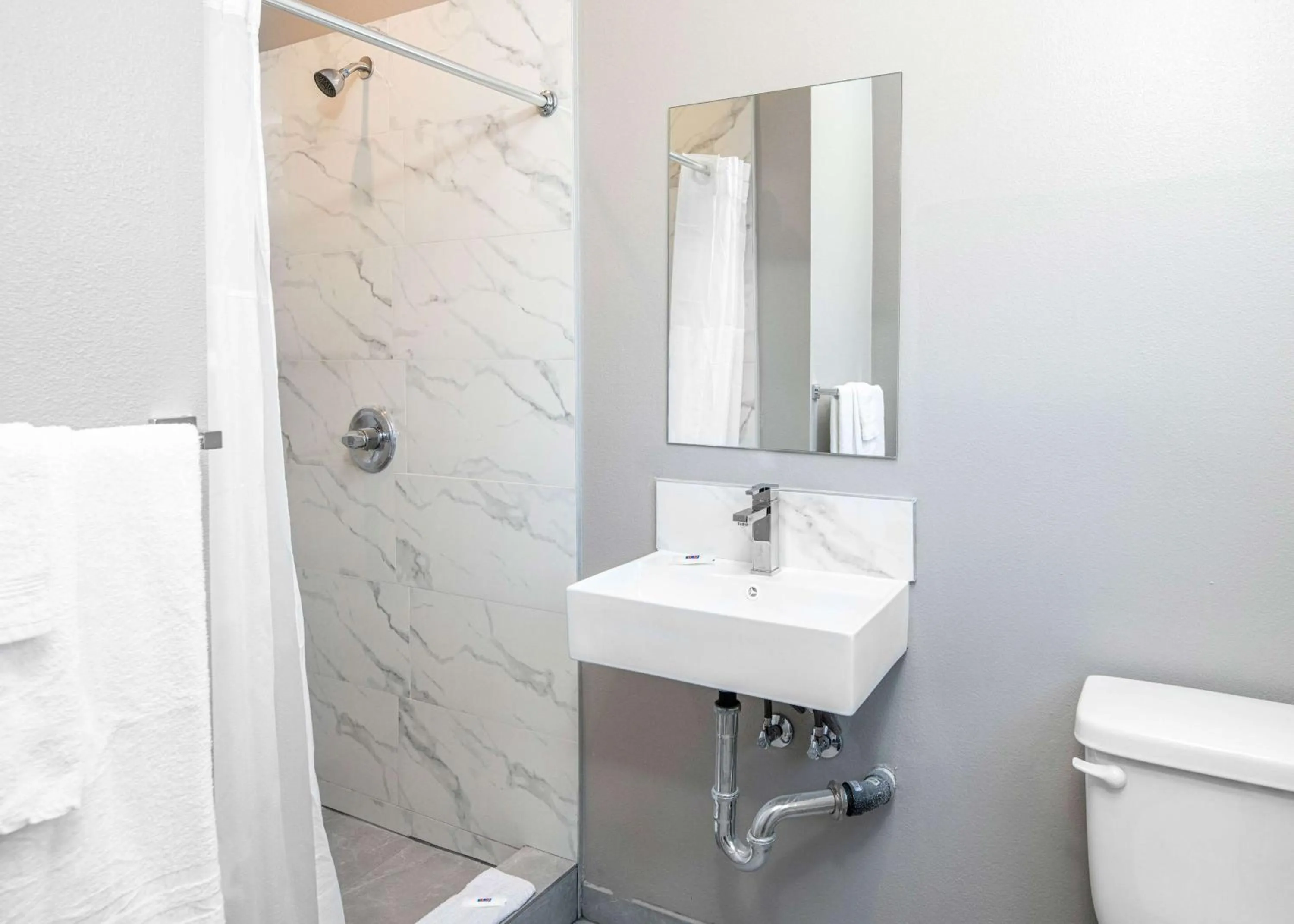 Photo of the whole room in Motel 6 San Pedro, CA Port of Los Angeles