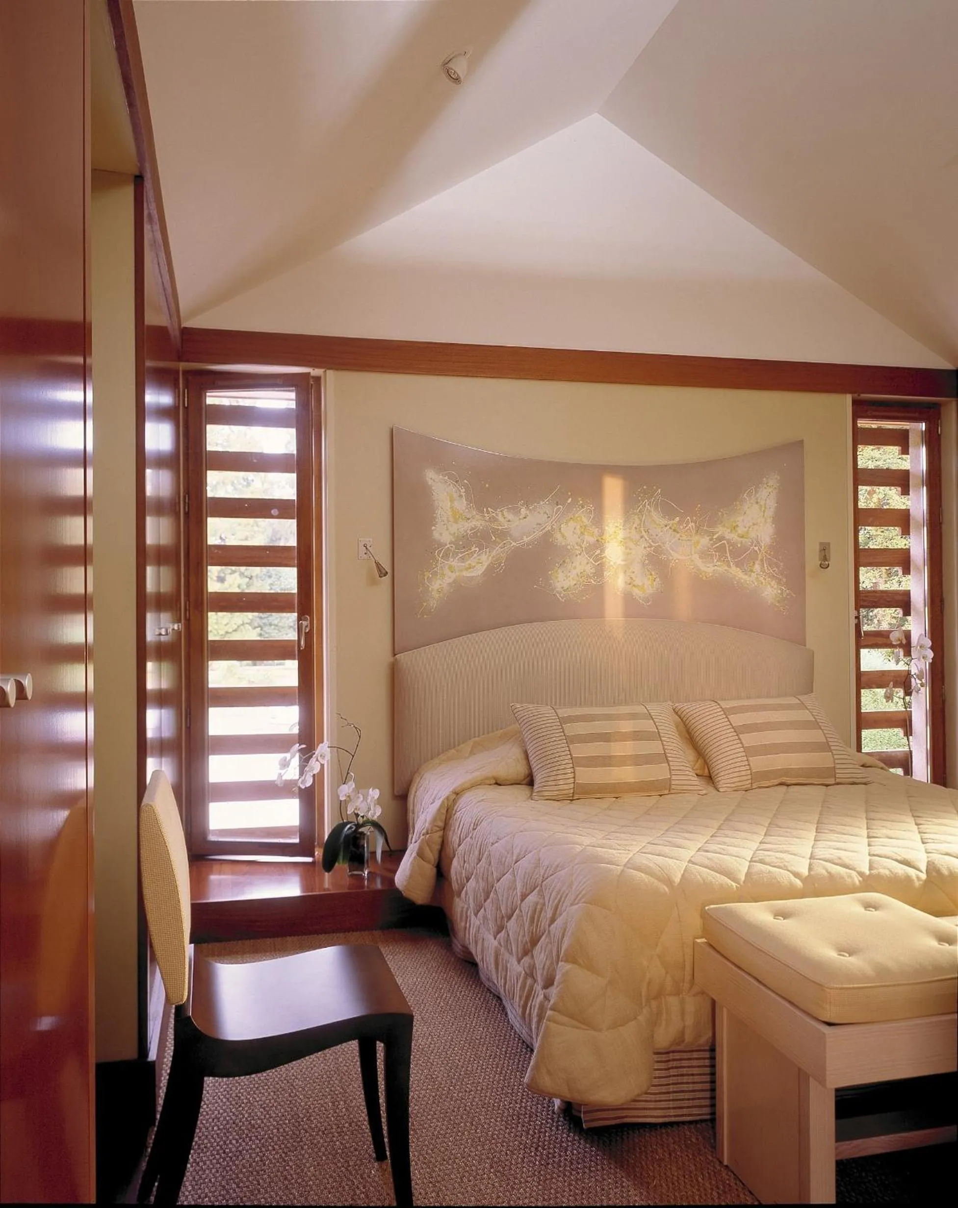 Photo of the whole room, Bed in Le Manoir du Lys, The Originals Relais