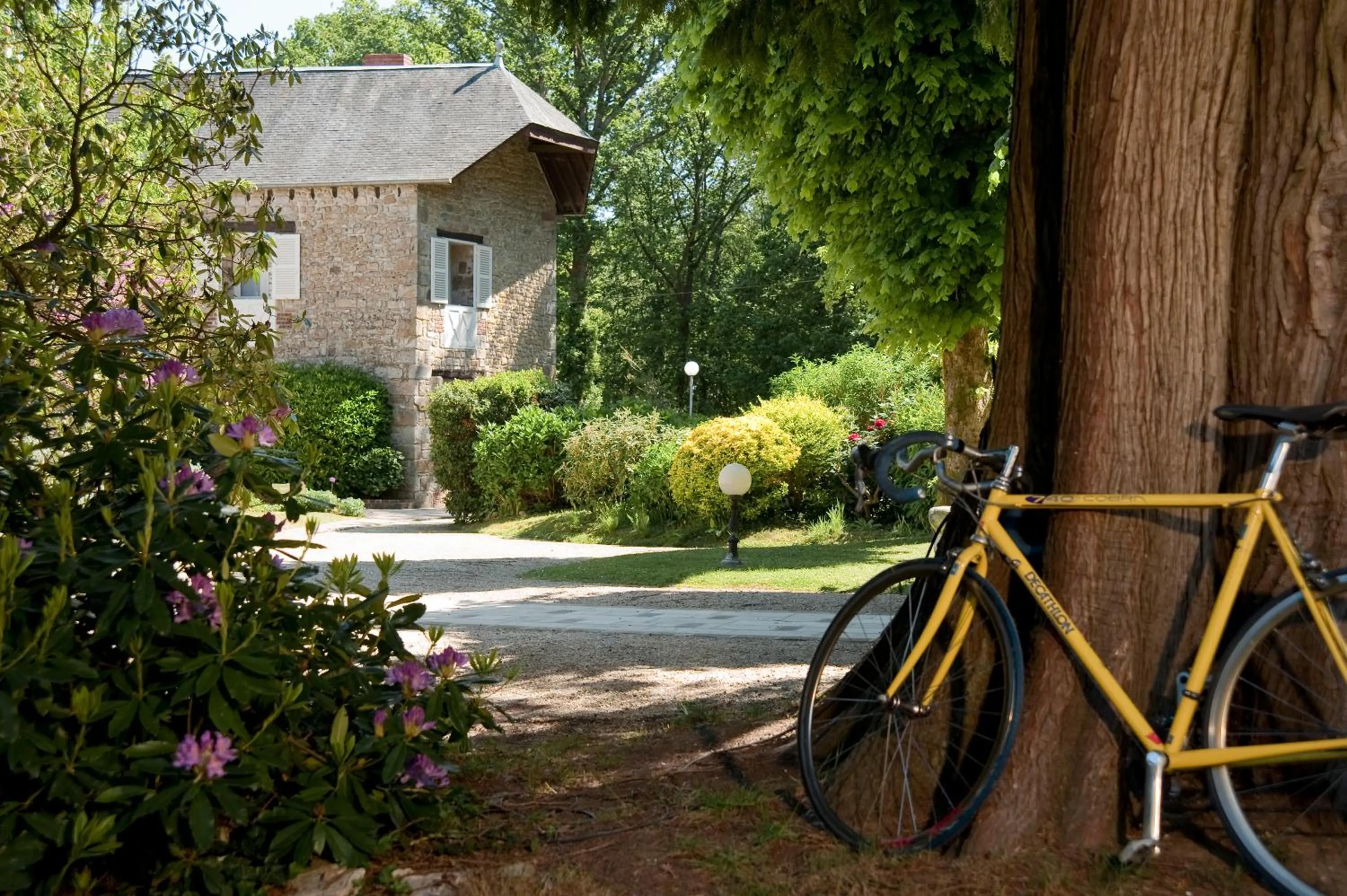 Garden in Le Manoir du Lys, The Originals Relais